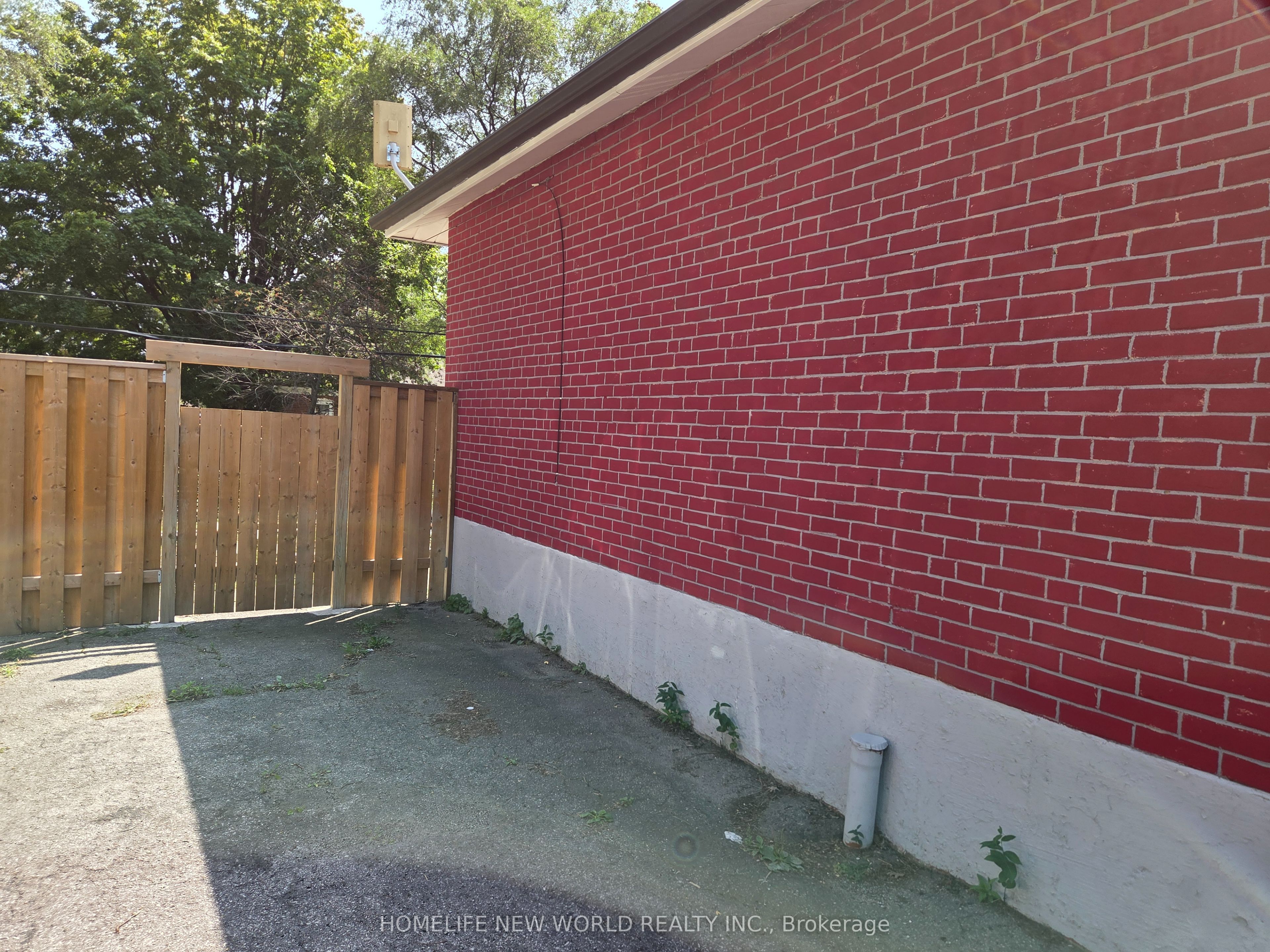 Unit Bsmt - 19 Benfrisco Crescent S, Scarborough 2