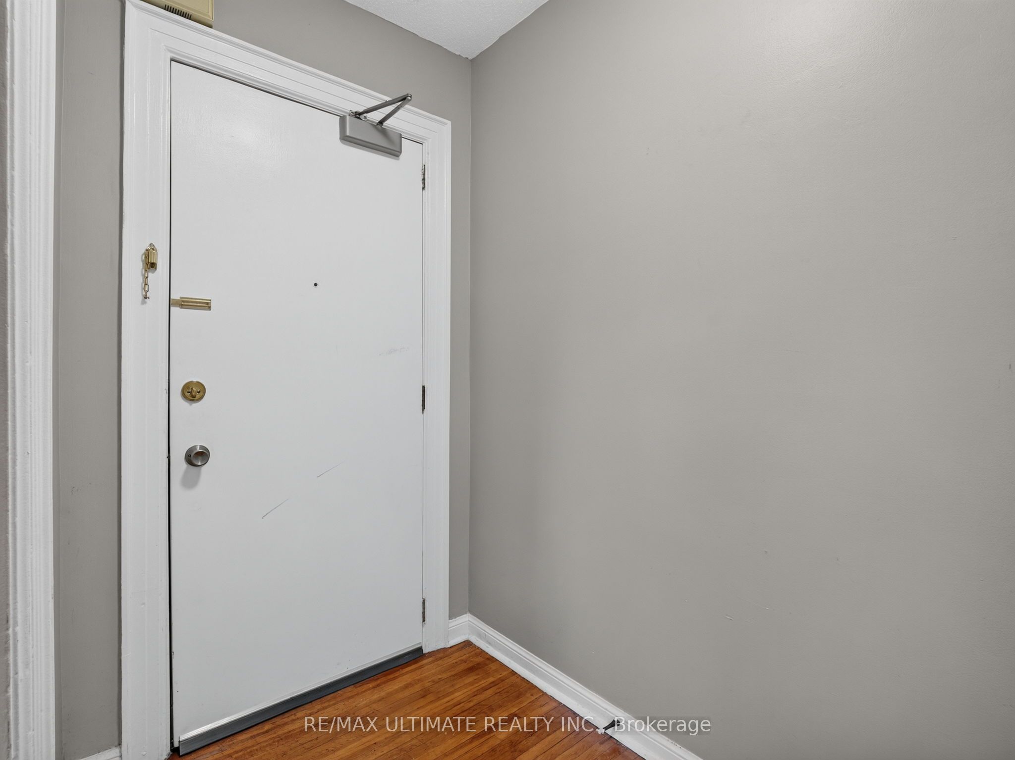 Unit 5 - 2360 Queen Street E, Toronto 2
