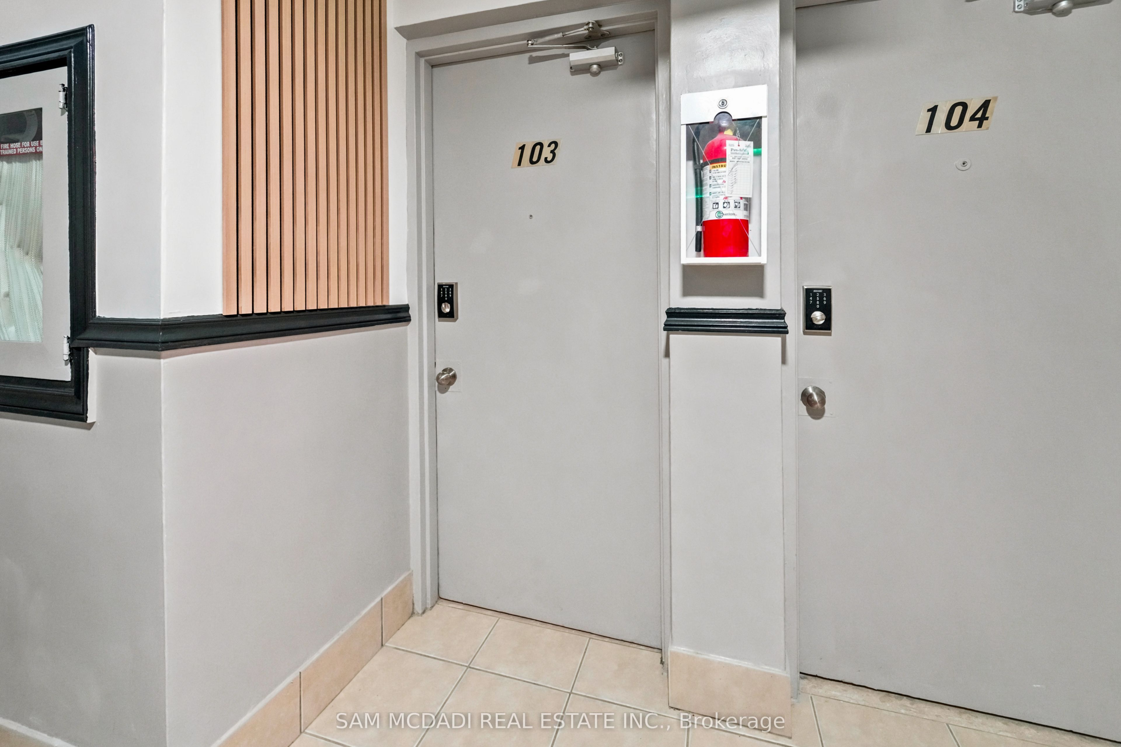 Unit 103 - 1016 O'connor Drive, Toronto 4