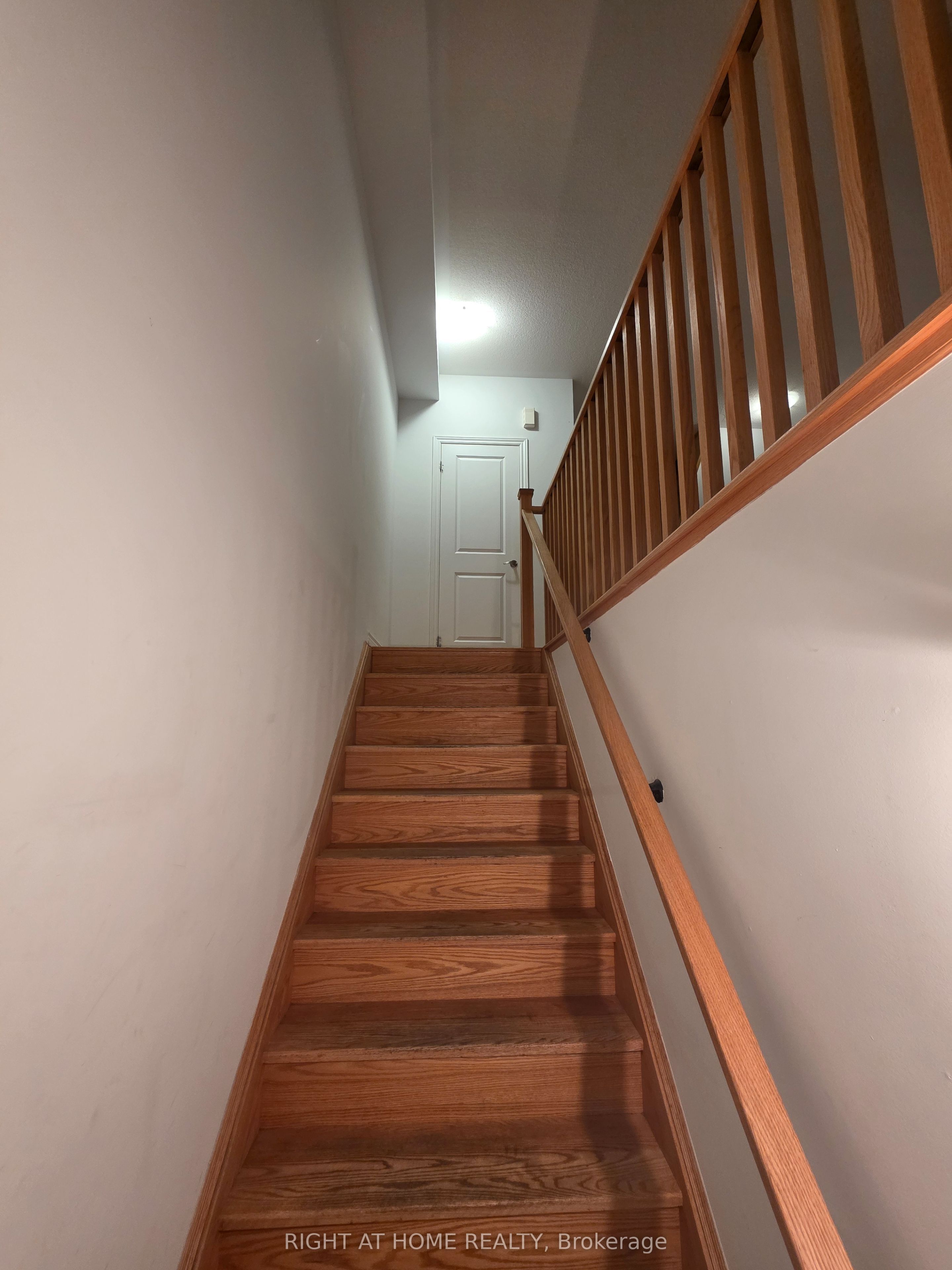 765 Eddystone Path, Oshawa 3
