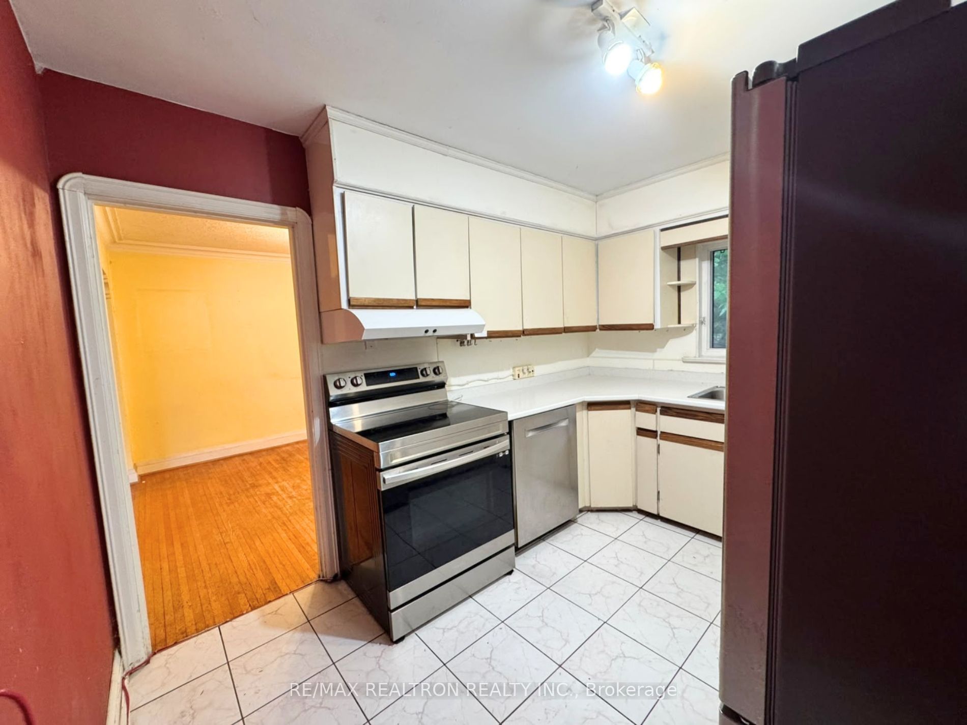 Unit Main floor - 20 West Hill Drive, Scarborough 5
