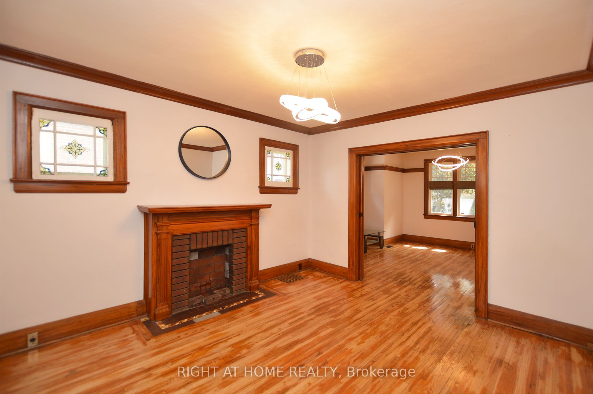 407 King Street E, Oshawa 4