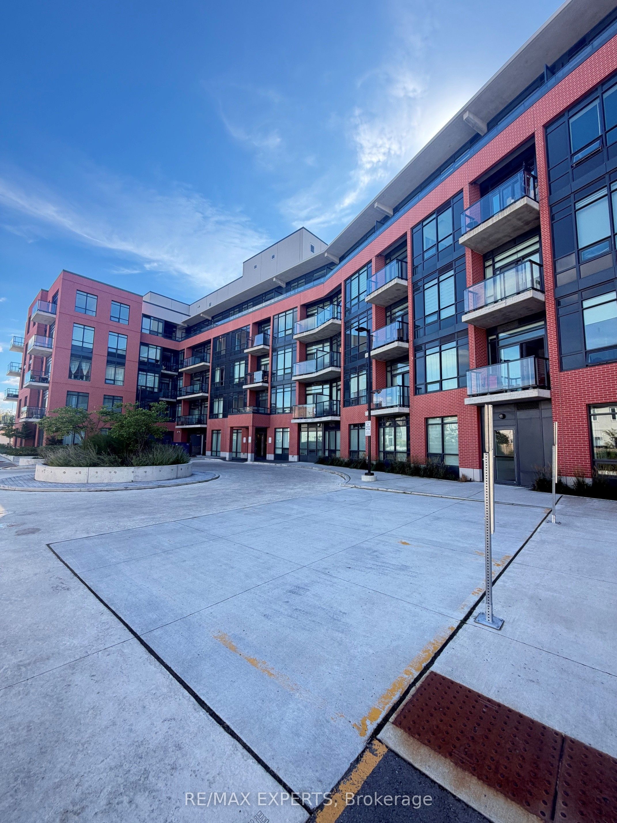 Unit 518 - 1010 Dundas Street E, Whitby 2