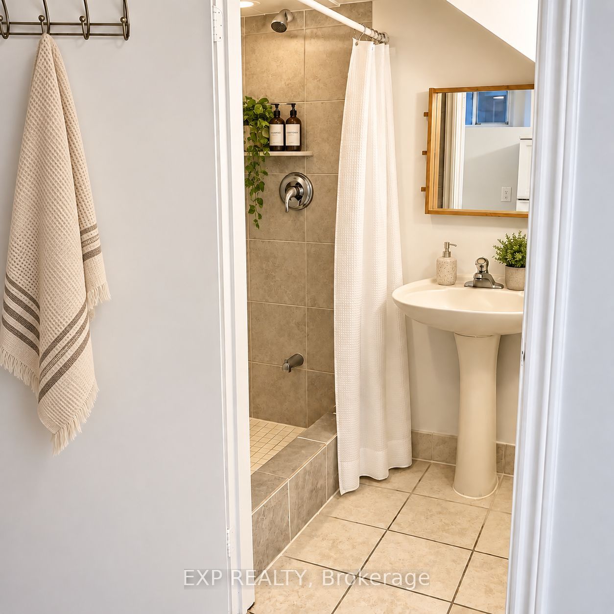 Unit Lower - 801 Pape Avenue, Toronto 5