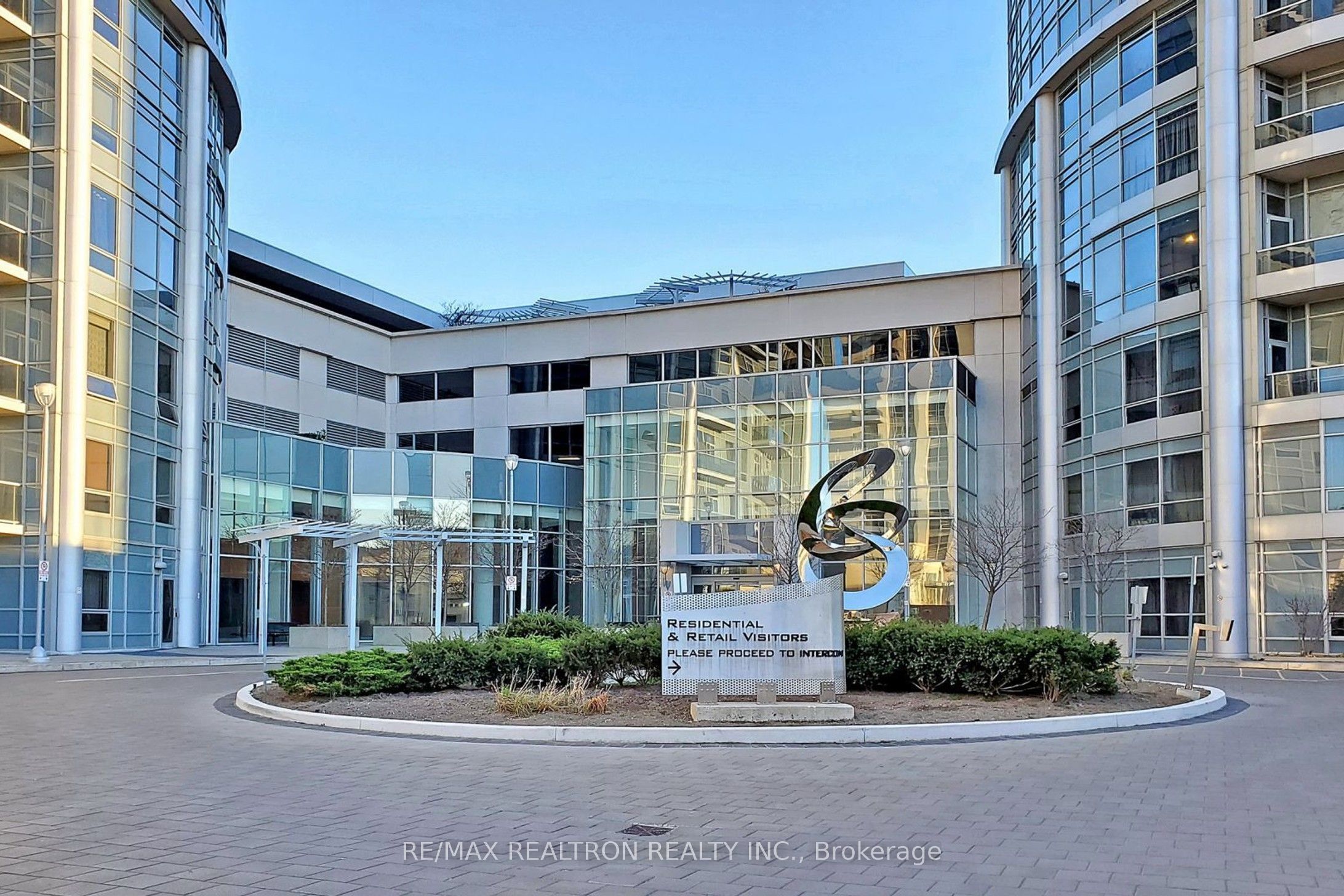 Unit 911 - 125 Village Green Square, Scarborough 2