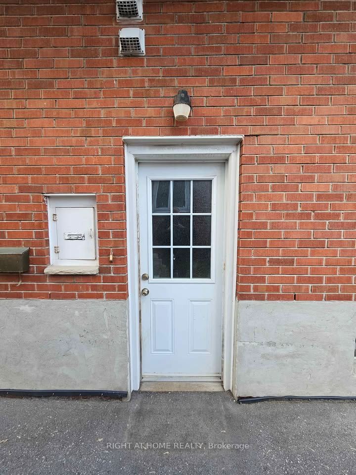Unit Lower - 707 Hortop Street, Oshawa 3