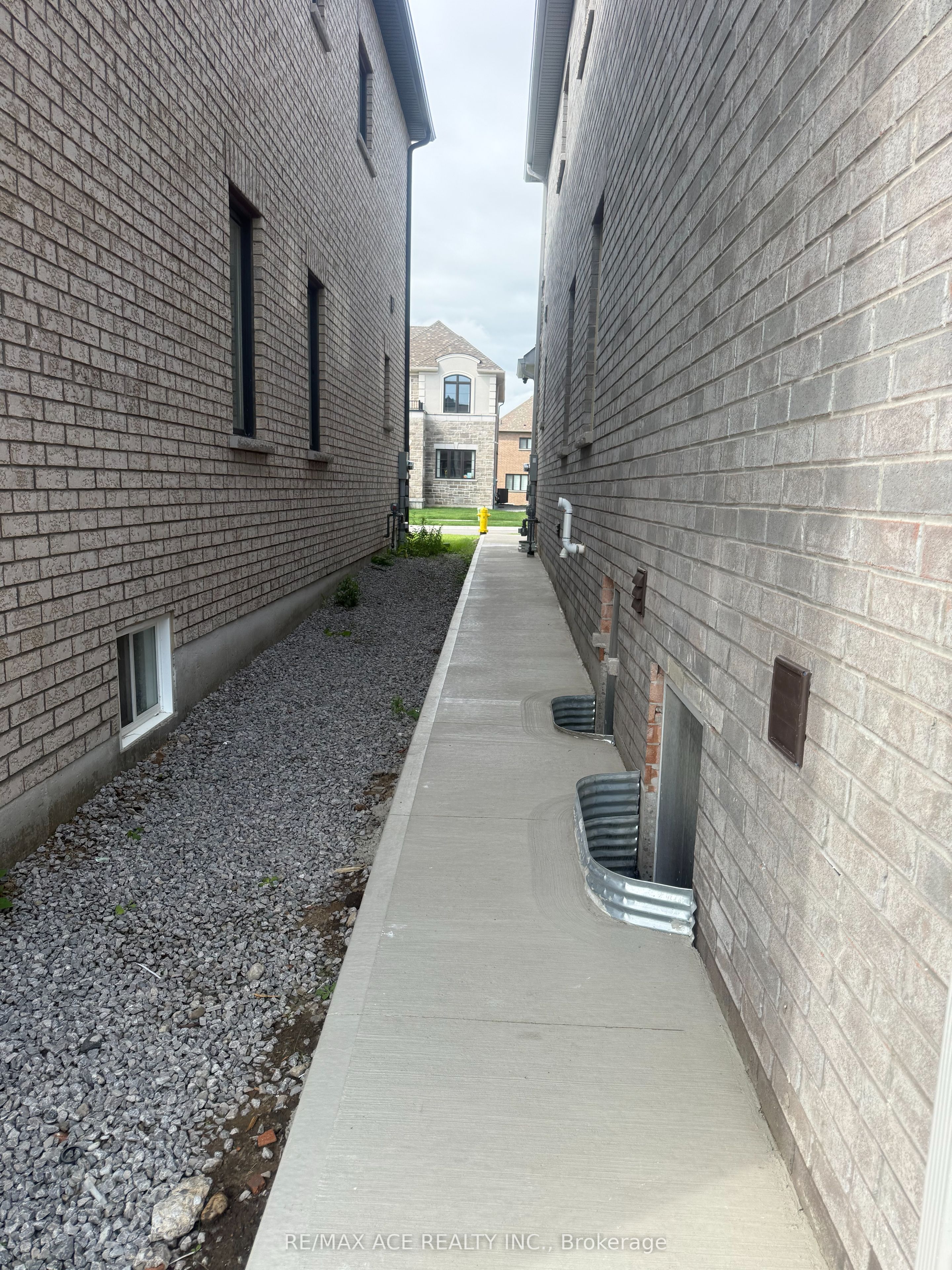 Unit Bsmt - 2219 Beckman Crescent, Oshawa 2
