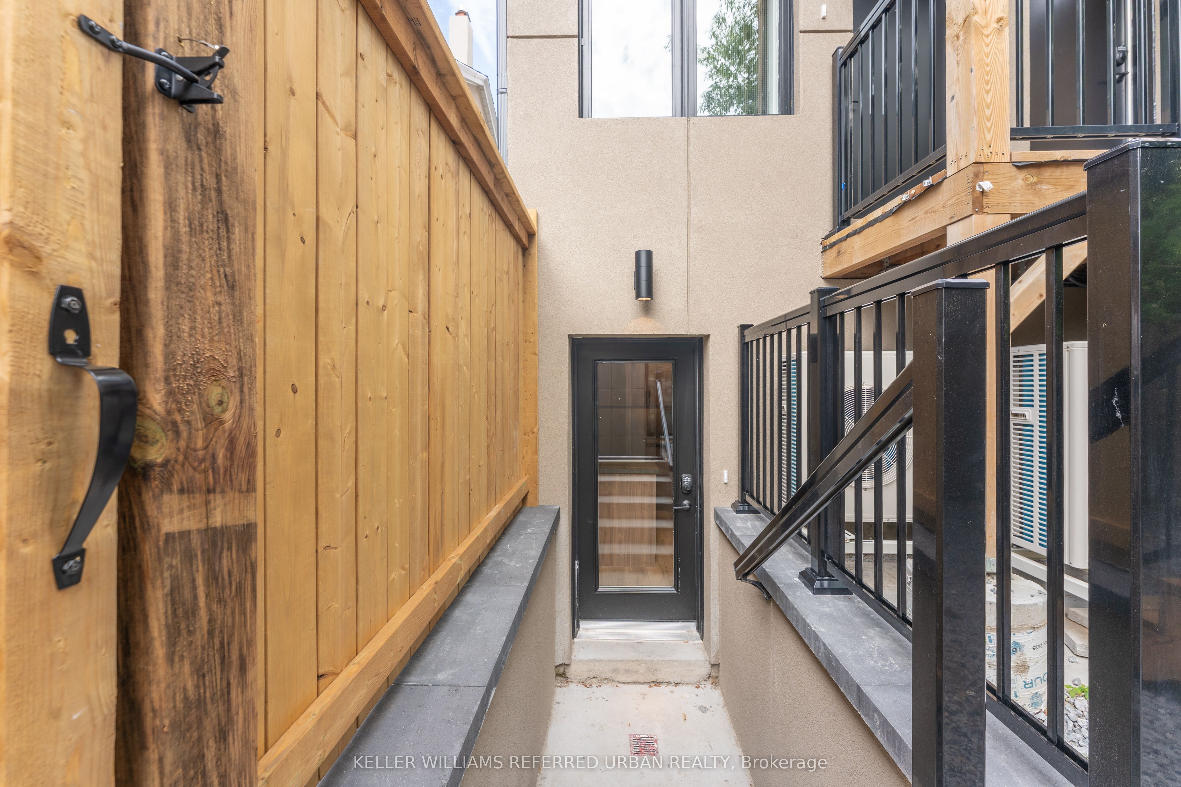 Unit 1 - 352 Jones Avenue, Toronto 4