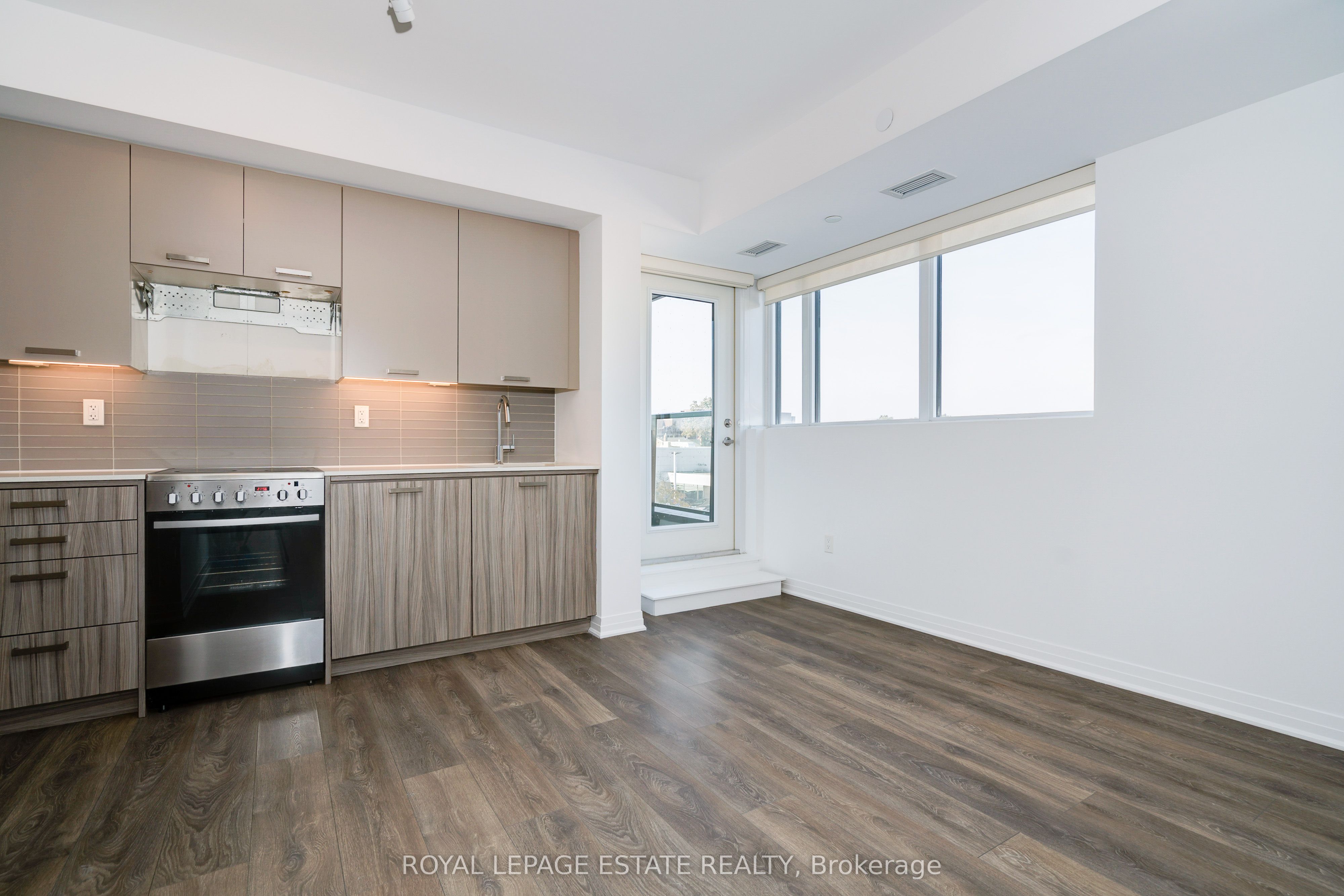 Unit 304 - 2301 Danforth Avenue, Toronto 2