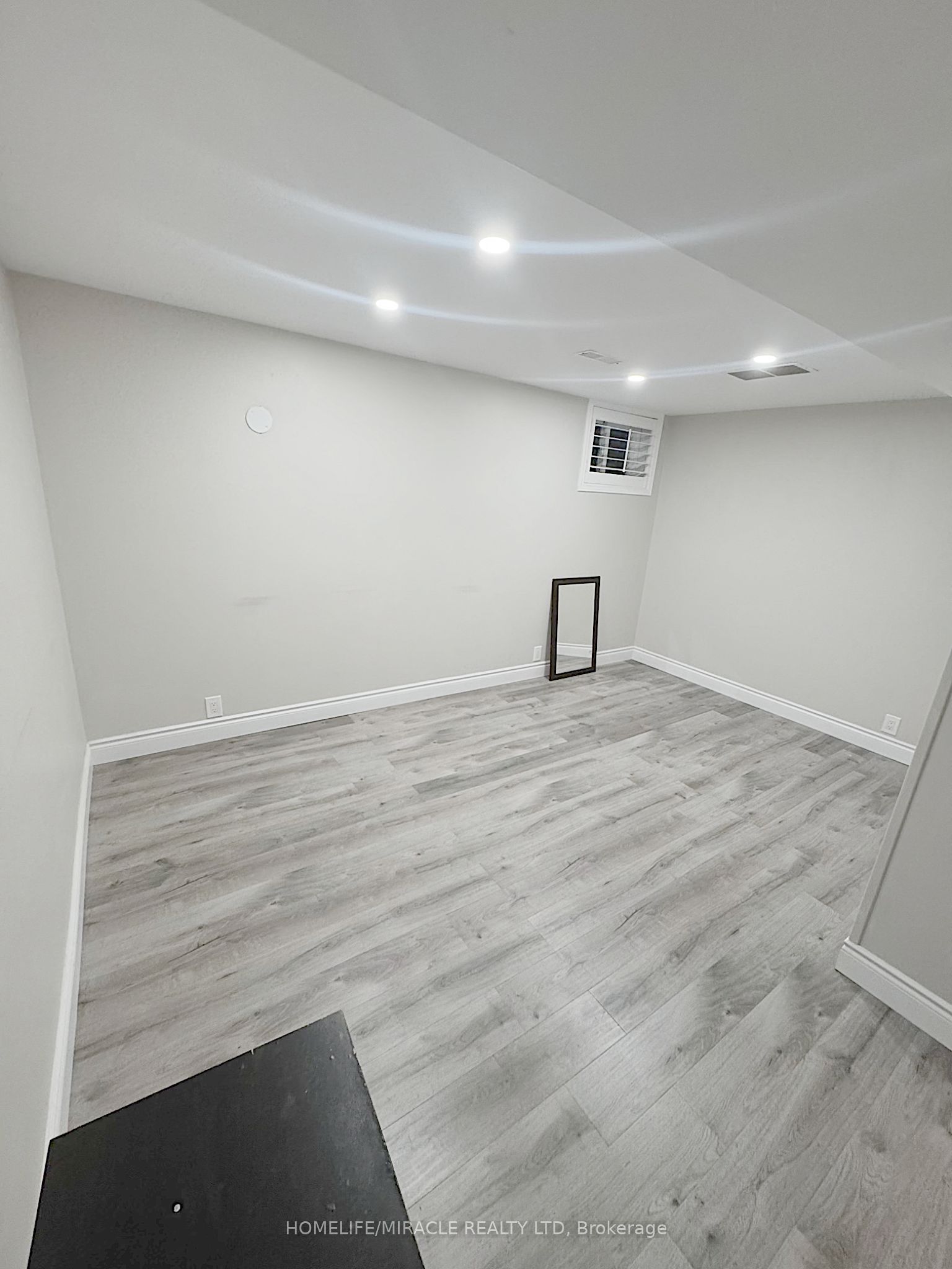 925 Byron Street N, Whitby 3