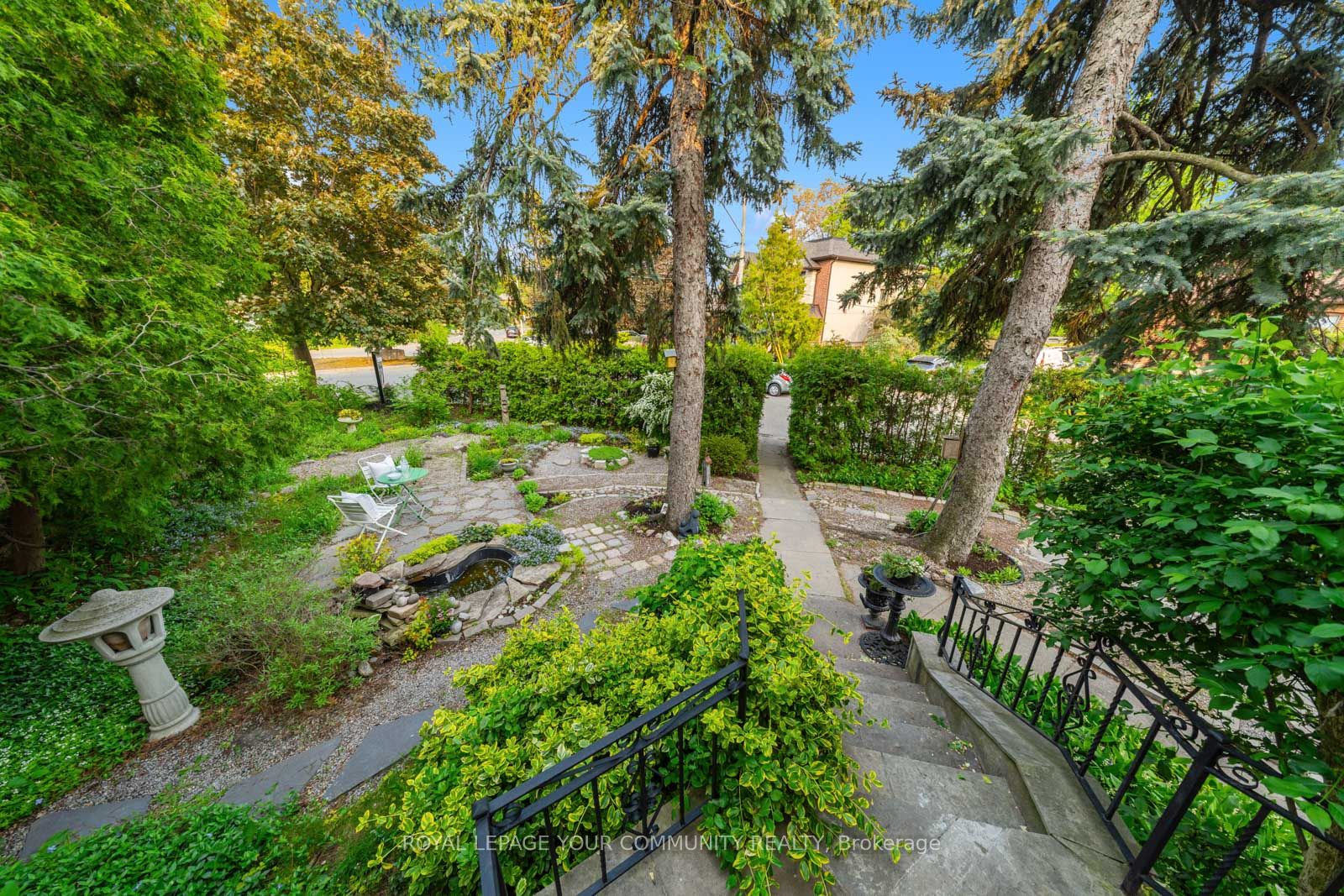 2 Four Oaks Gate, Toronto 4