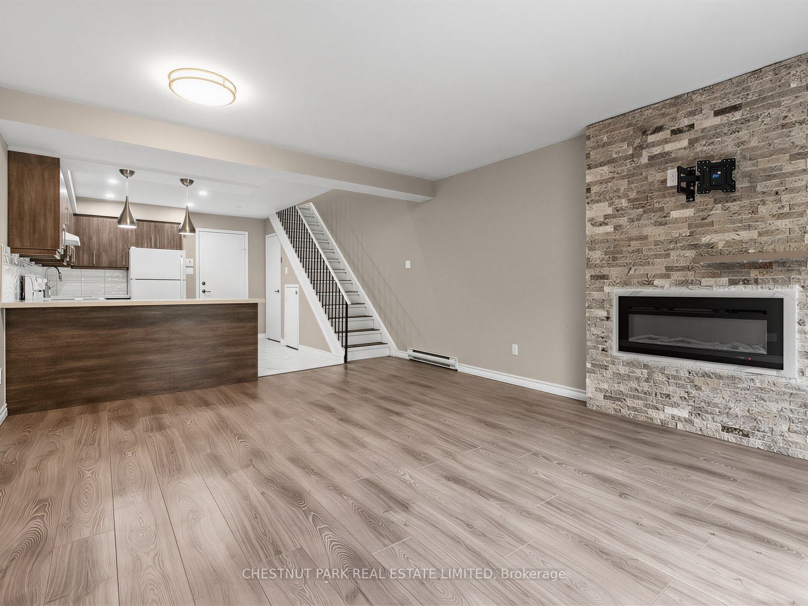 Unit 2 - 880 Broadview Avenue, Toronto 2