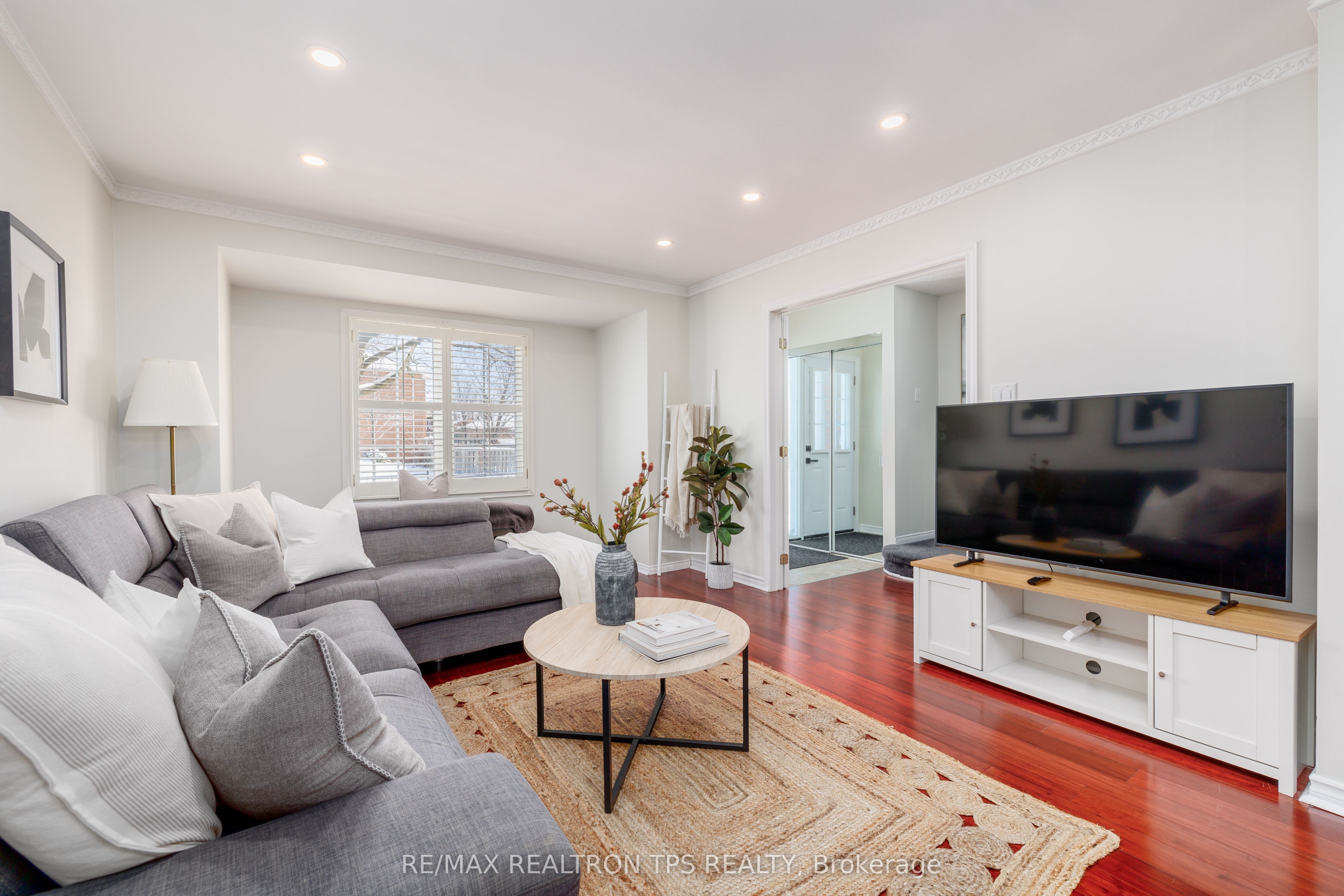 38 10 Bassett Blvd, Whitby, Ontario L1N9C3 Sold History HouseSigma