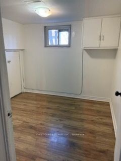 Unit Bsmt - 49 Longford Drive, Newmarket 4