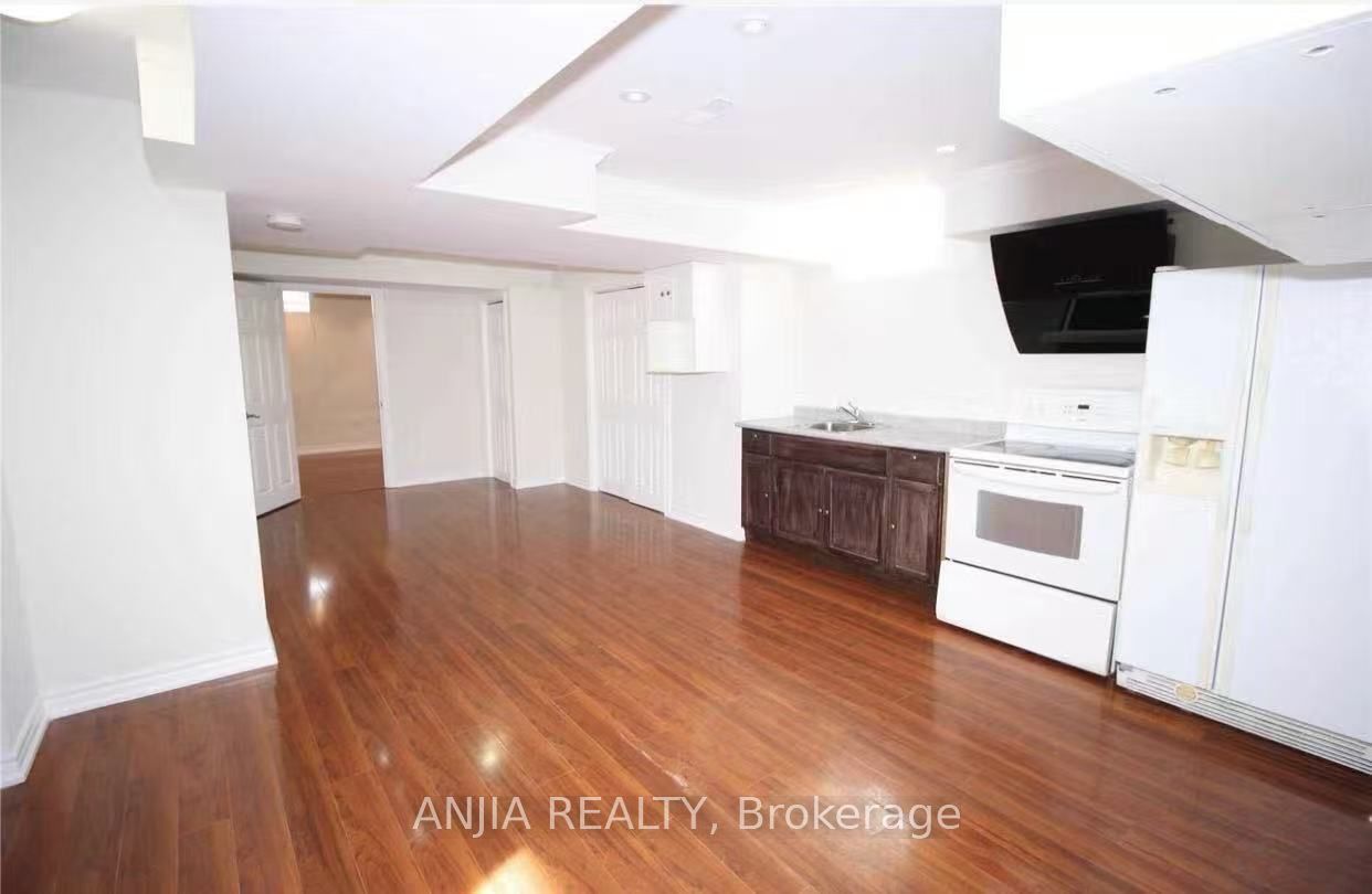 24 Jenmat Drive, Markham 2
