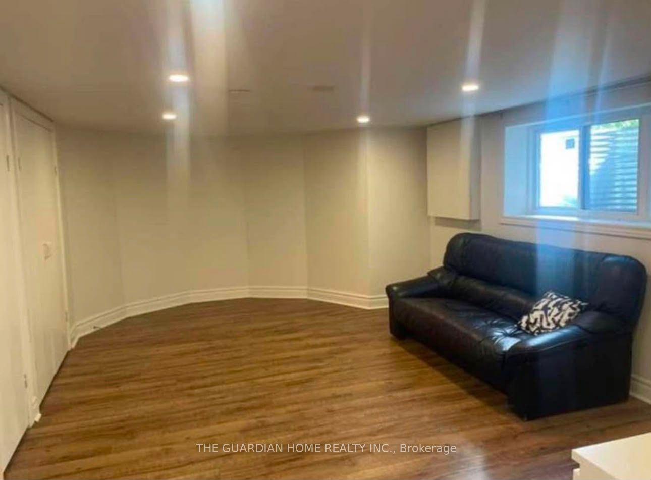 Unit Bsmt - 37 Murdock Avenue, Aurora 3