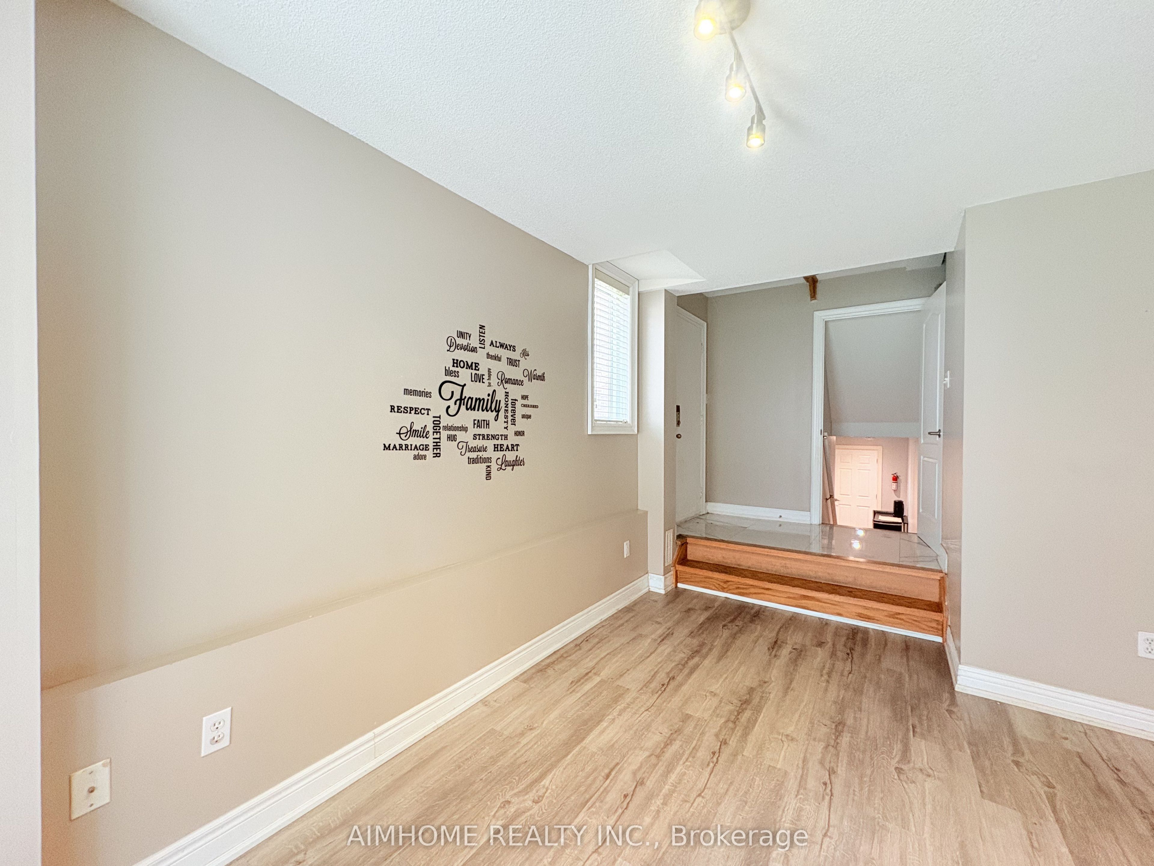 Unit walk out BSMT - 10 Portsmouth Road, Vaughan 4