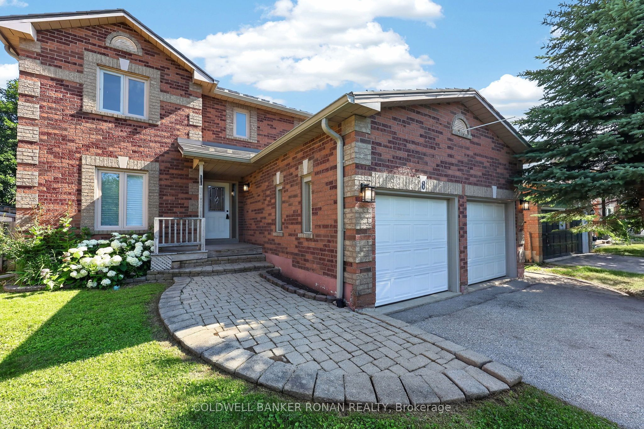 8 McCullough Avenue, New Tecumseth 2