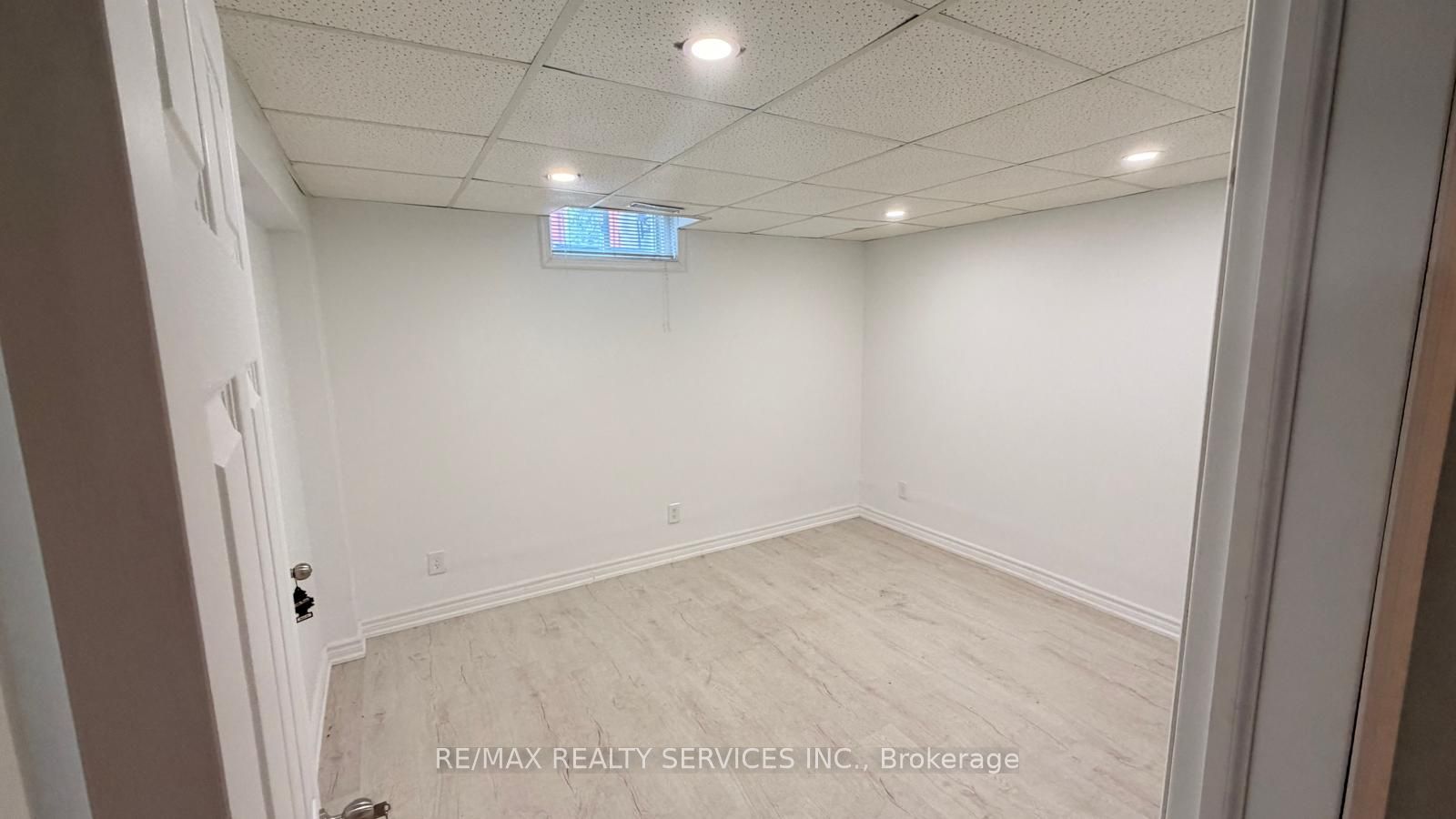 Unit Basement - 36 Windward Crescent, Vaughan 4