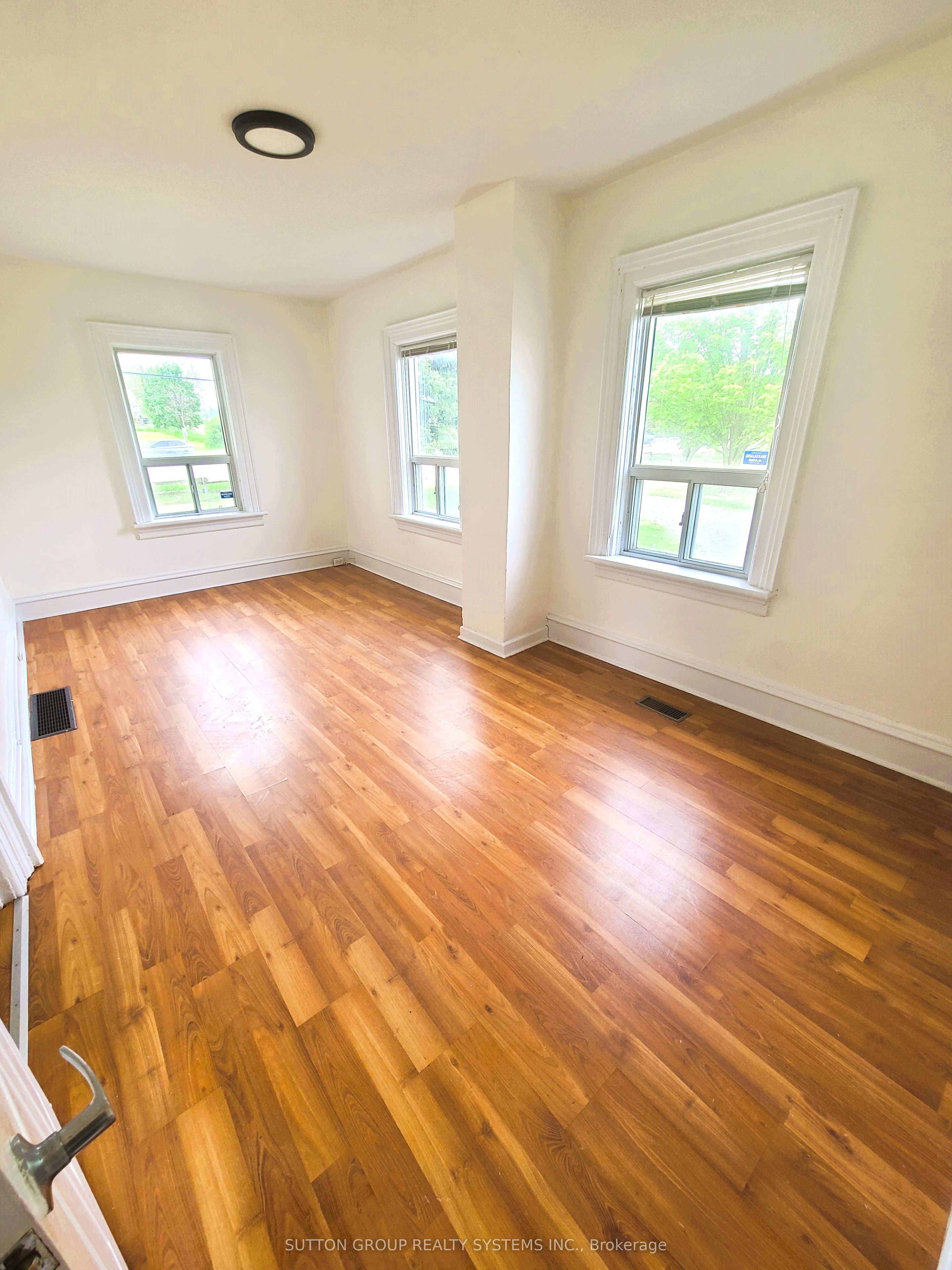 798 King Road, King 5