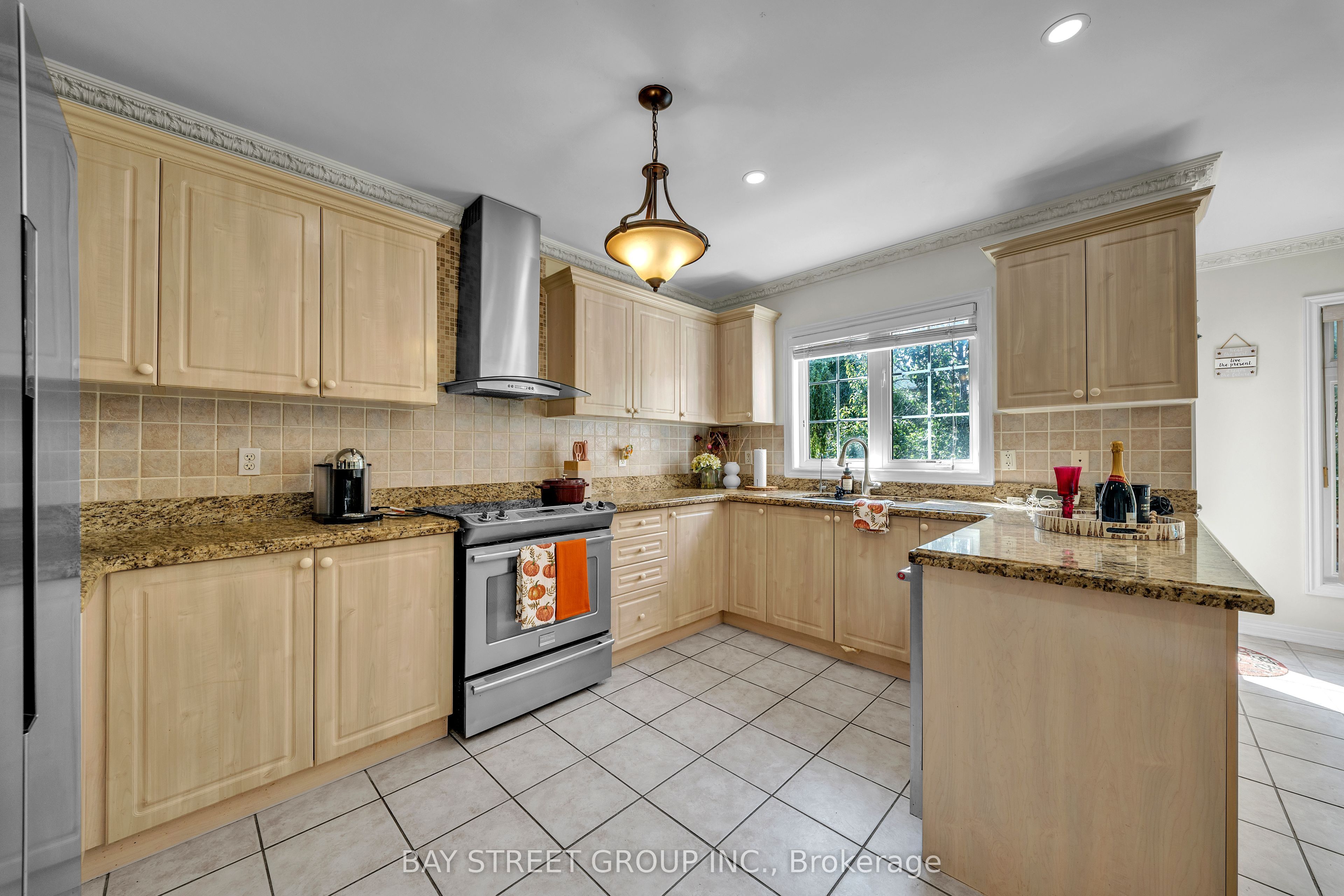 384 Spruce Grove Crescent, Newmarket 4