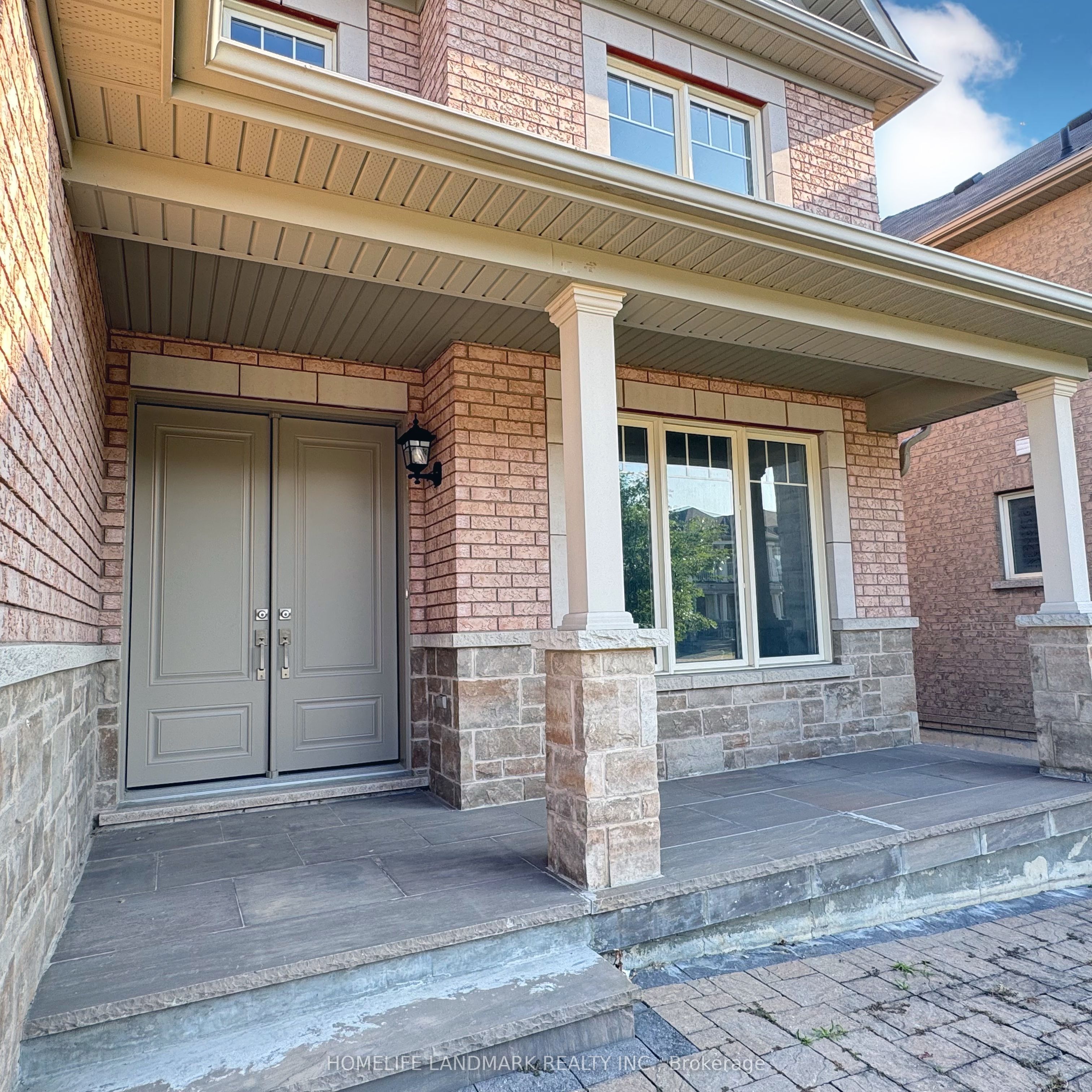 32 Philips Lake Court, Richmond Hill 2