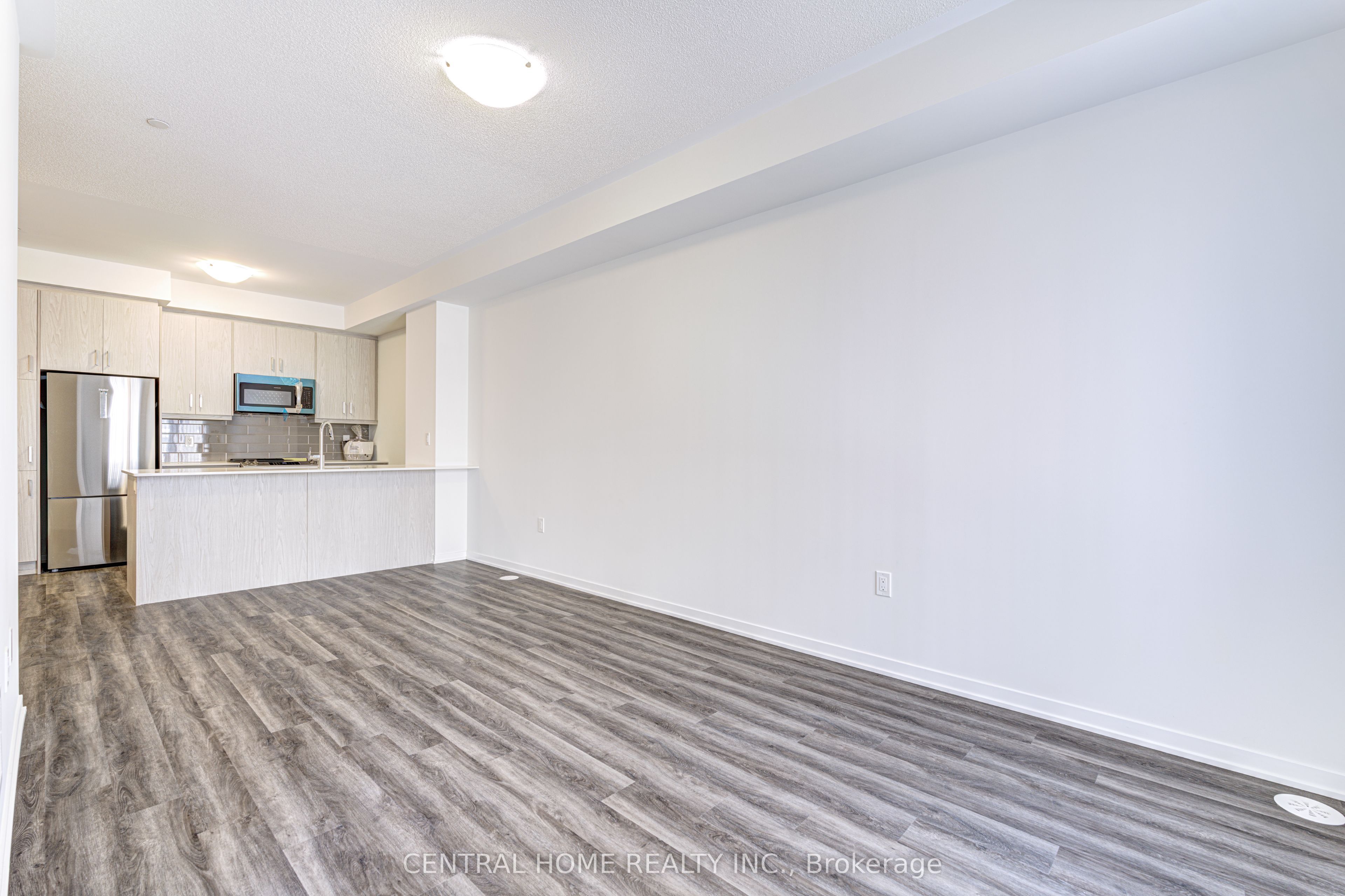 Unit 312 - 130 Honeycrisp Crescent, Vaughan 4