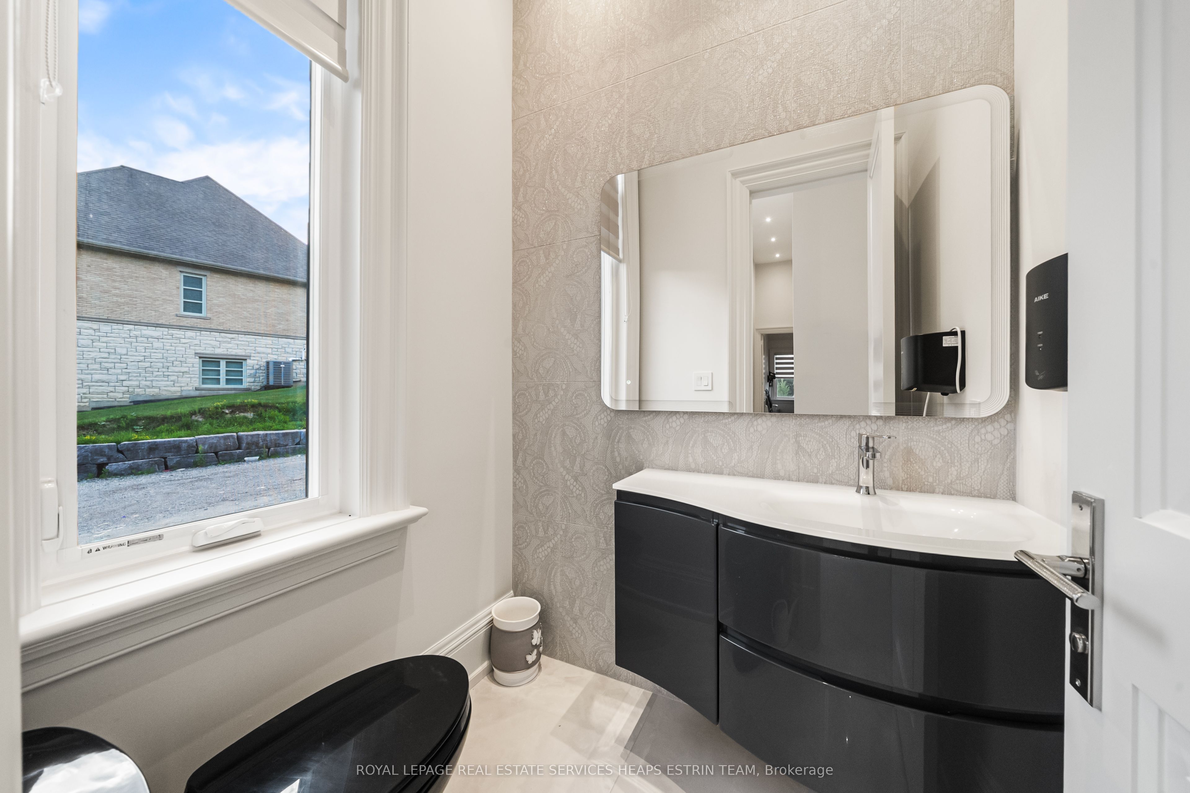 Unit Private Bungalow - 76 Cedar Ridge Road, Whitchurch-Stouffville 4