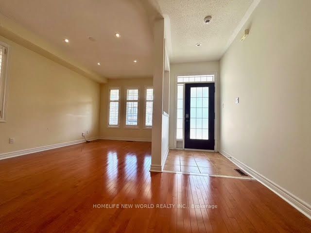 30 Chippingwood Manor, Aurora 2