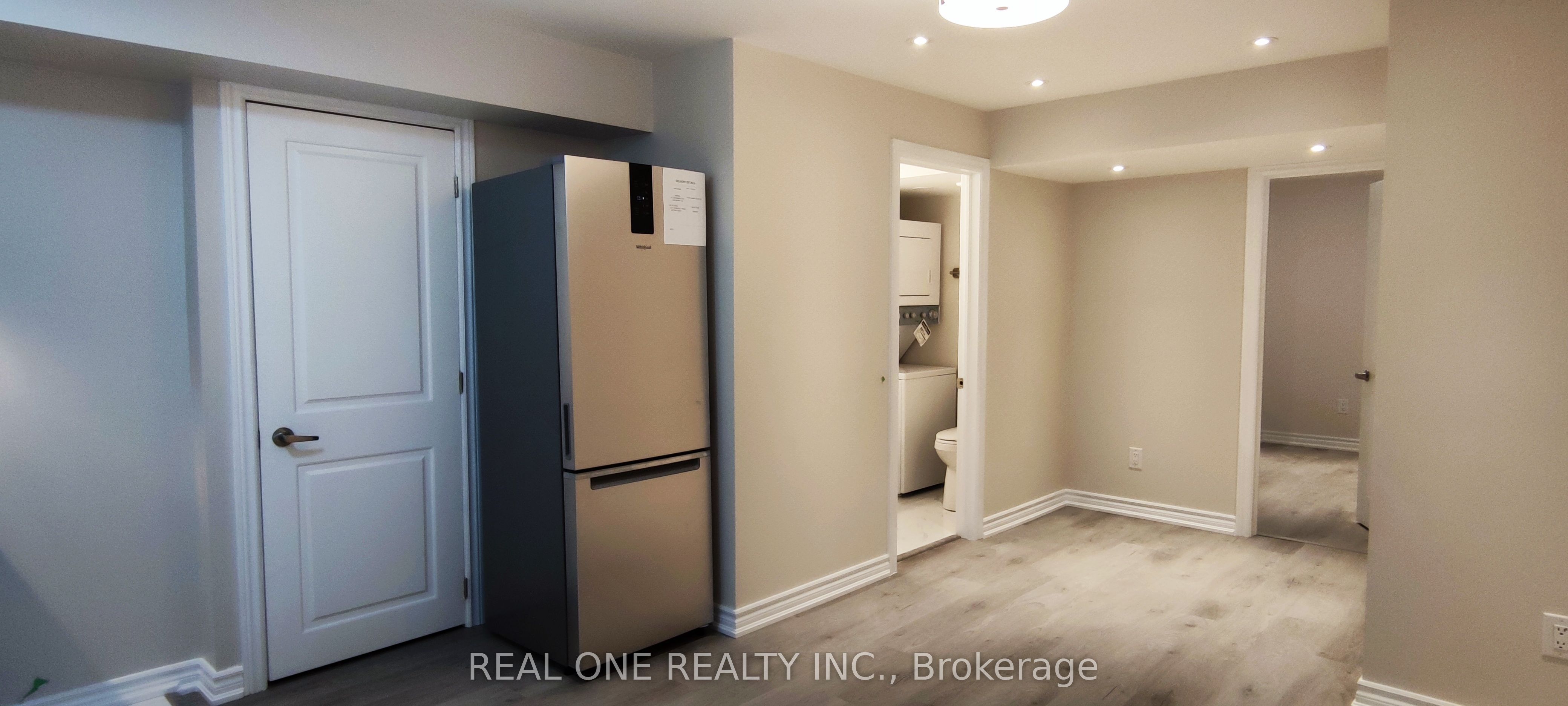 Unit Bsmt B - 22 Cloverridge Avenue, East Gwillimbury 3