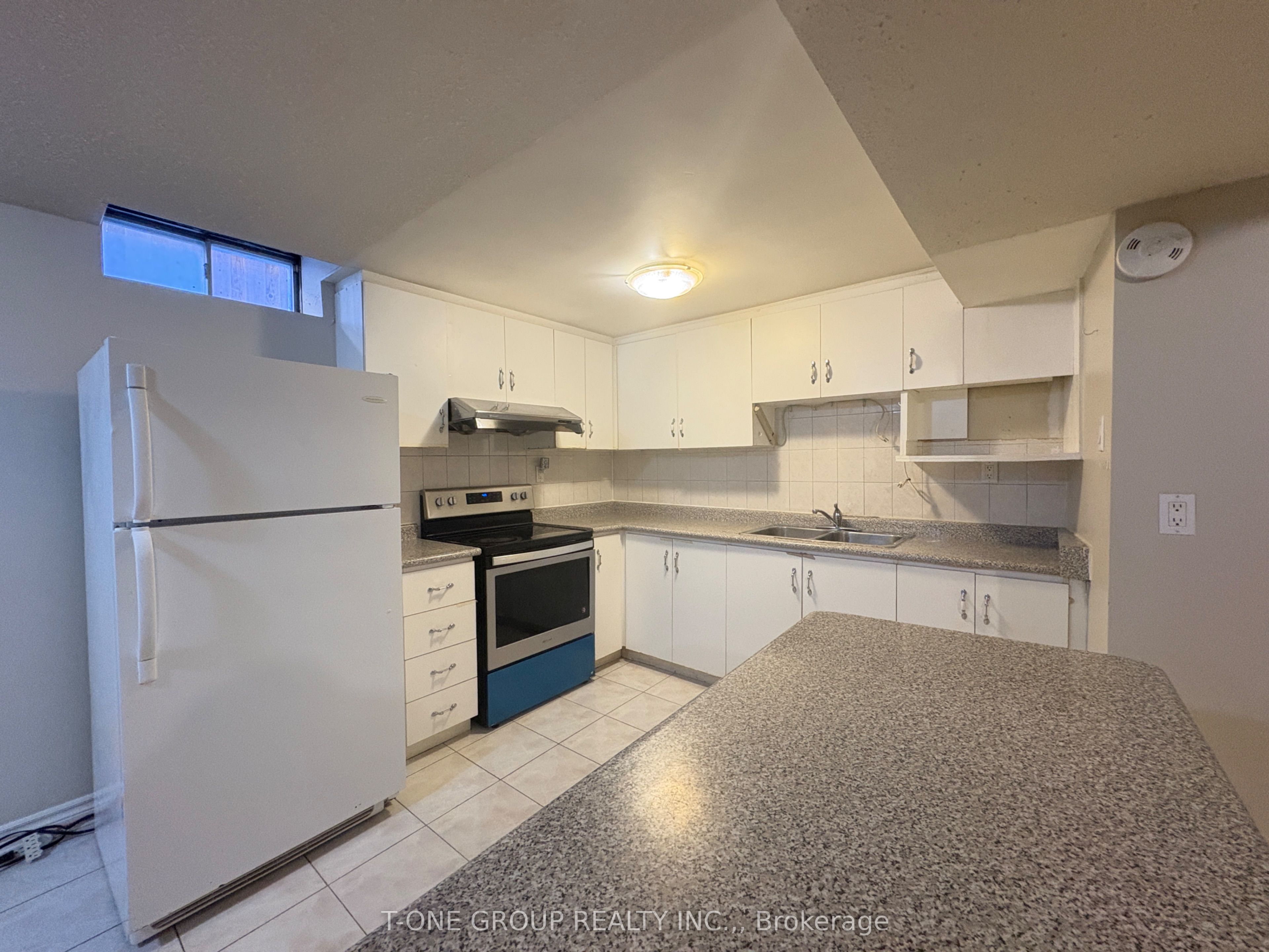 Unit Sep Entrance BSMT - 20 Lynda Mcneil Place, Markham 5