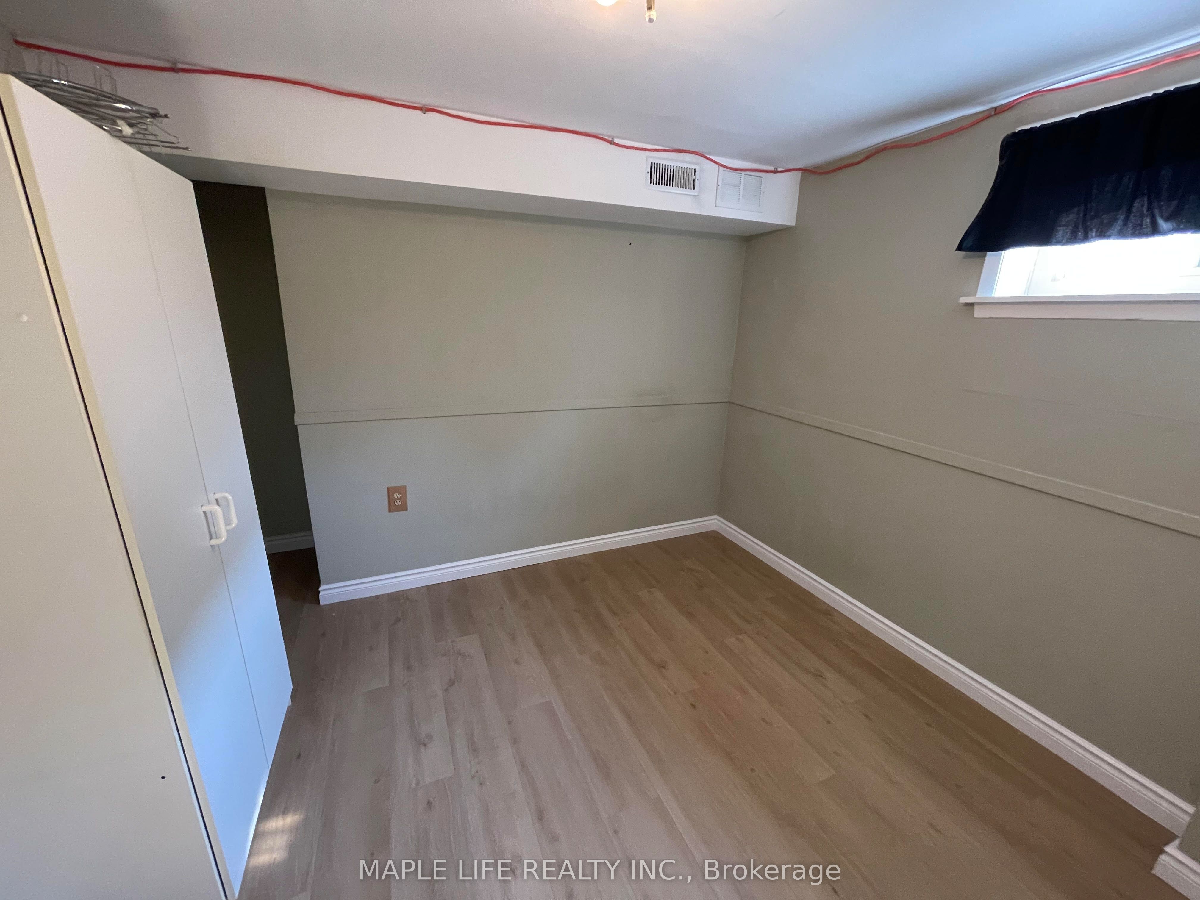 886bsmt Srigley Street, Newmarket 3