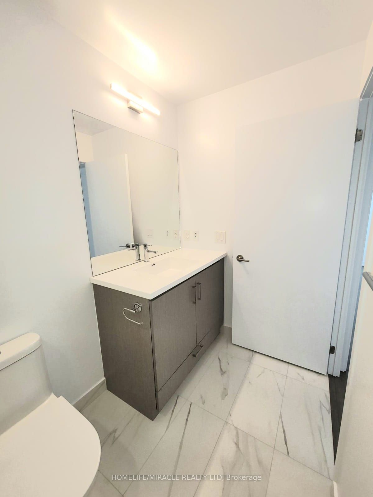 Unit 808 - 60 Honeycrisp Crescent N, Vaughan 5