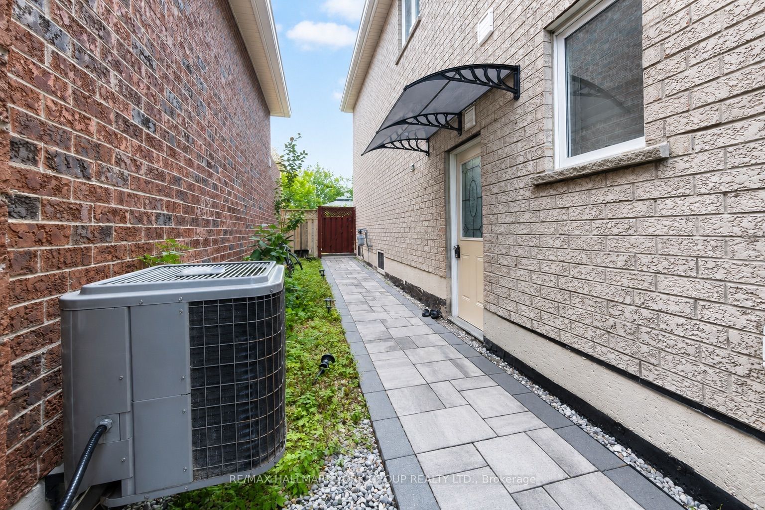 33 Deerwood Crescent, Richmond Hill 2