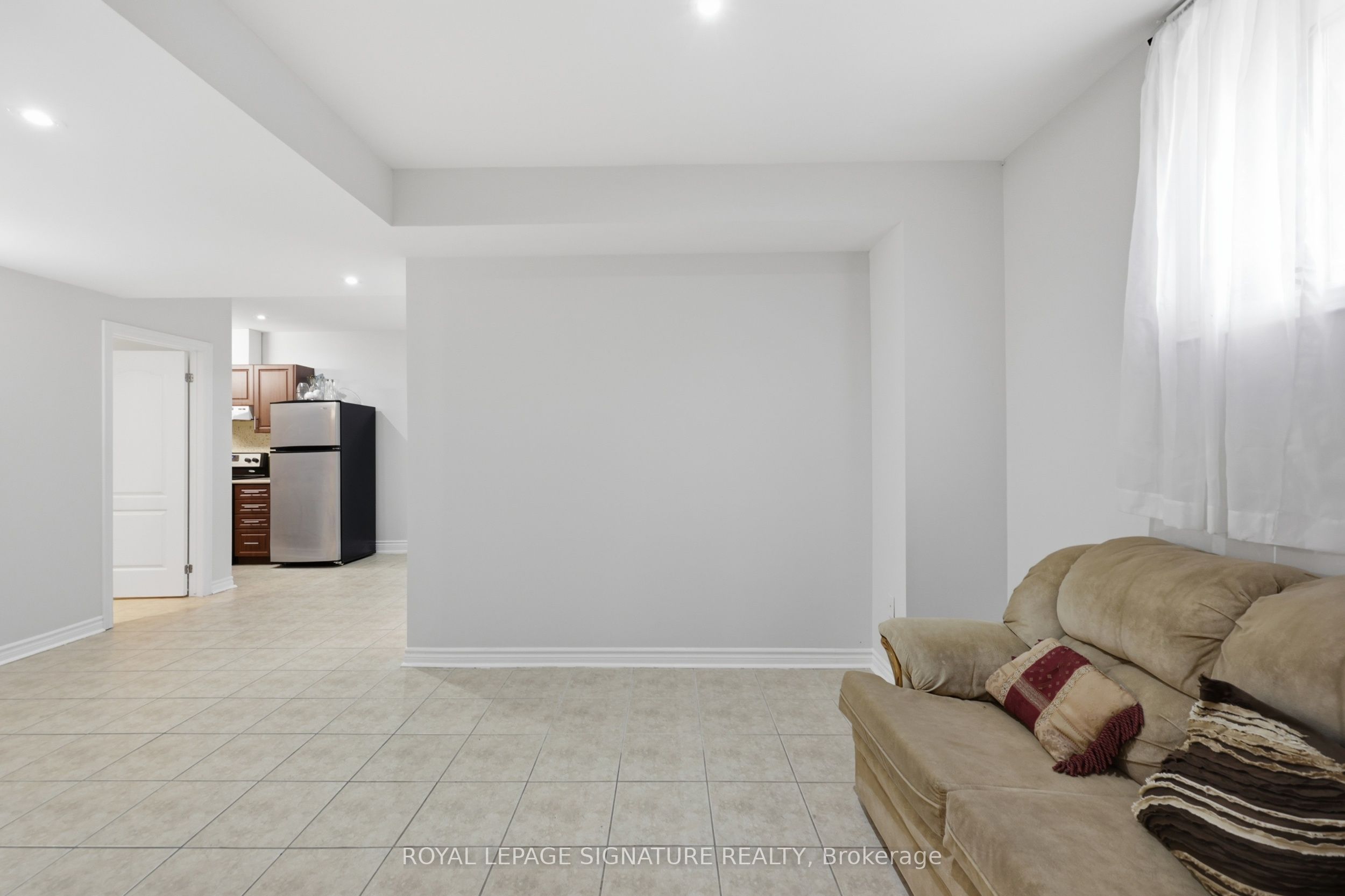 Unit Bsmt - 221 Peak Point Boulevard, Vaughan 2