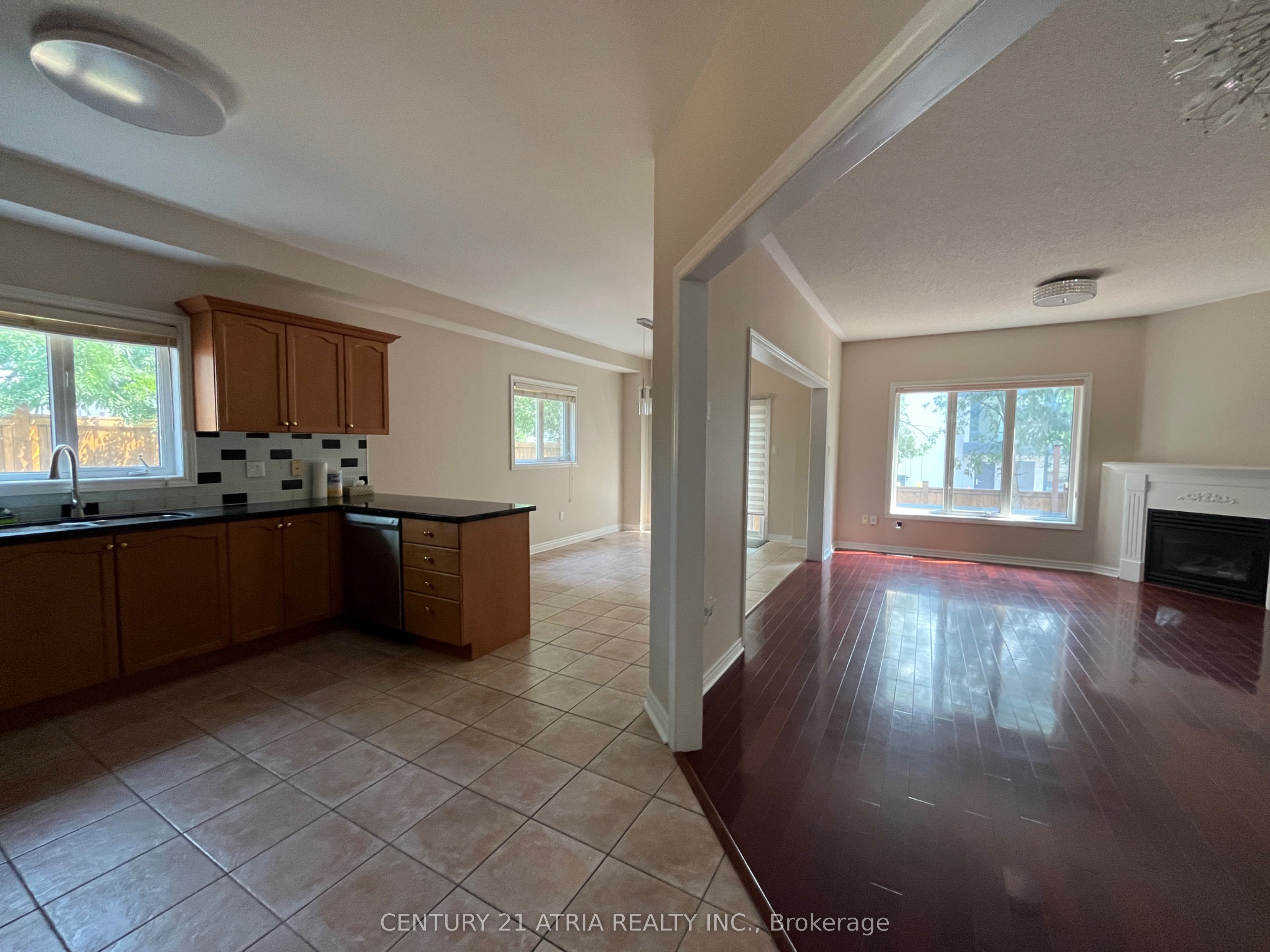 69 Loredana Court, Richmond Hill 2