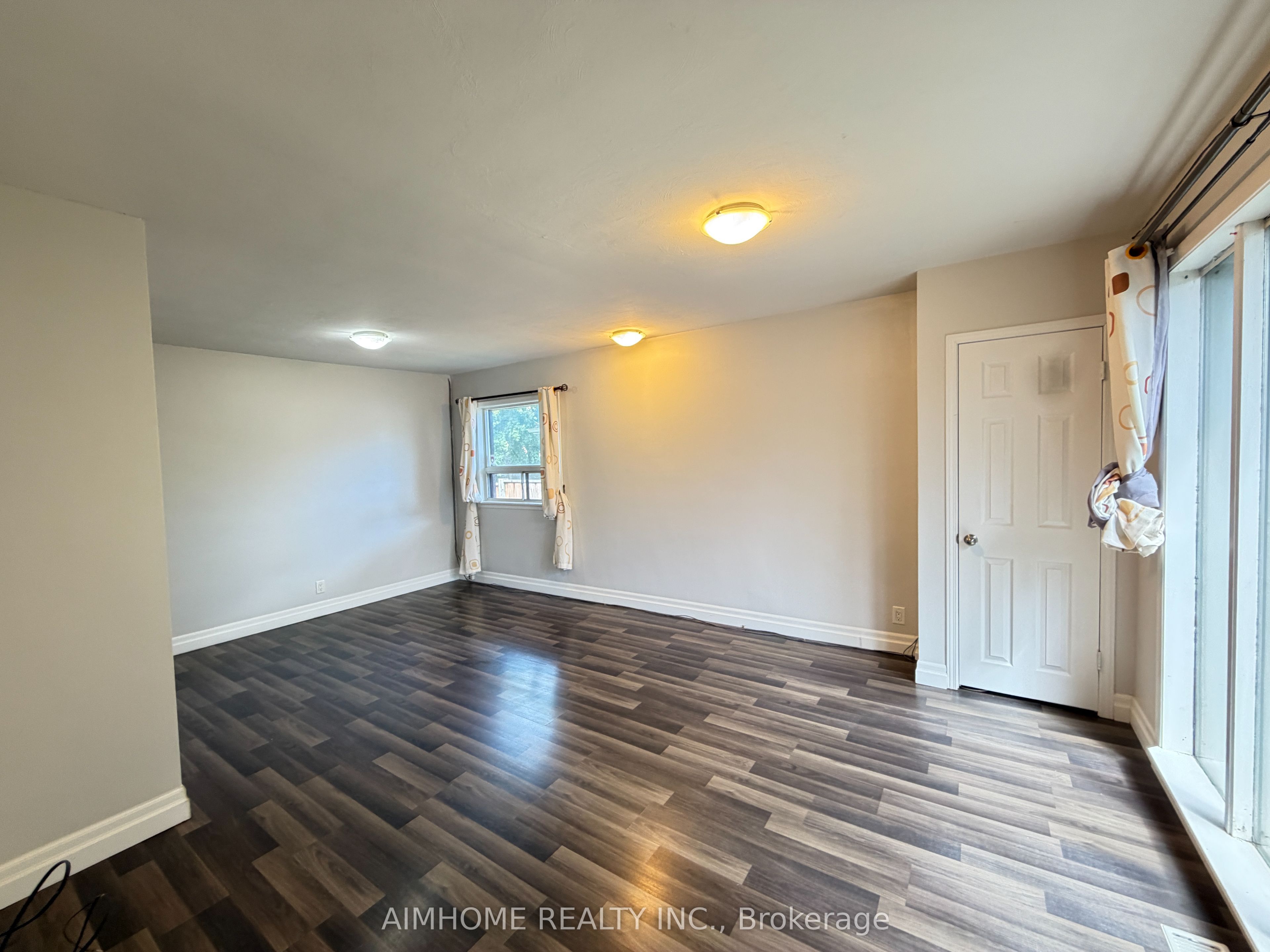 Unit Main - 887 Srigley Street, Newmarket 2