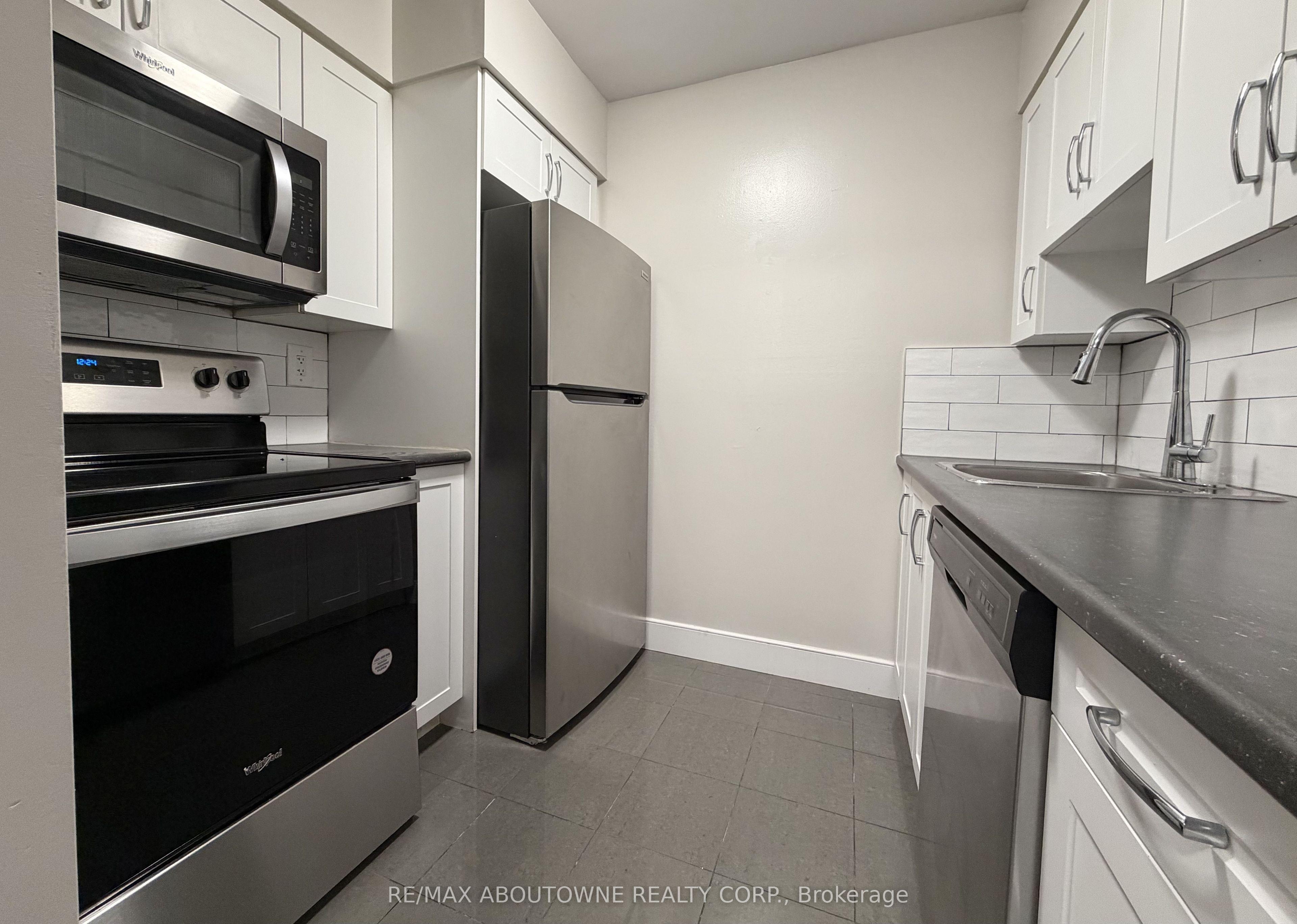 Unit 101 - 147 Wellington Street W, Aurora 3