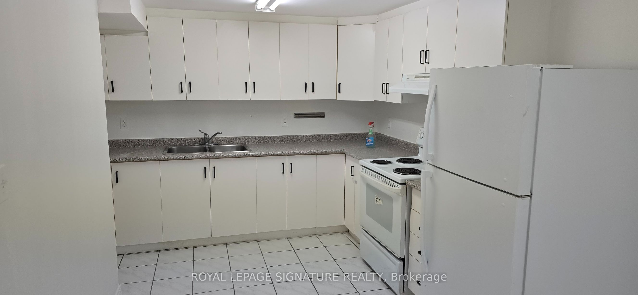 Unit Bsmt - 2 Viewmark Drive, Richmond Hill 4