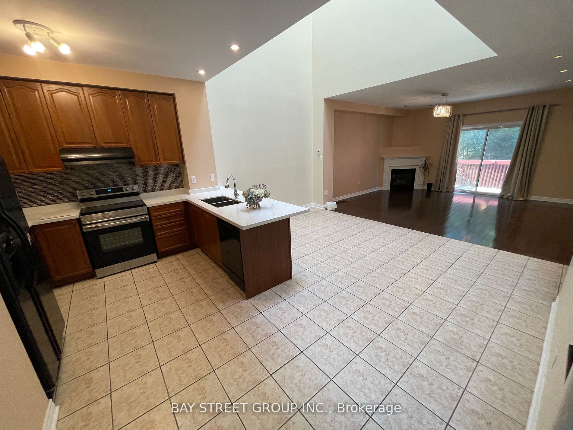 220 Yorkland Street, Richmond Hill 3