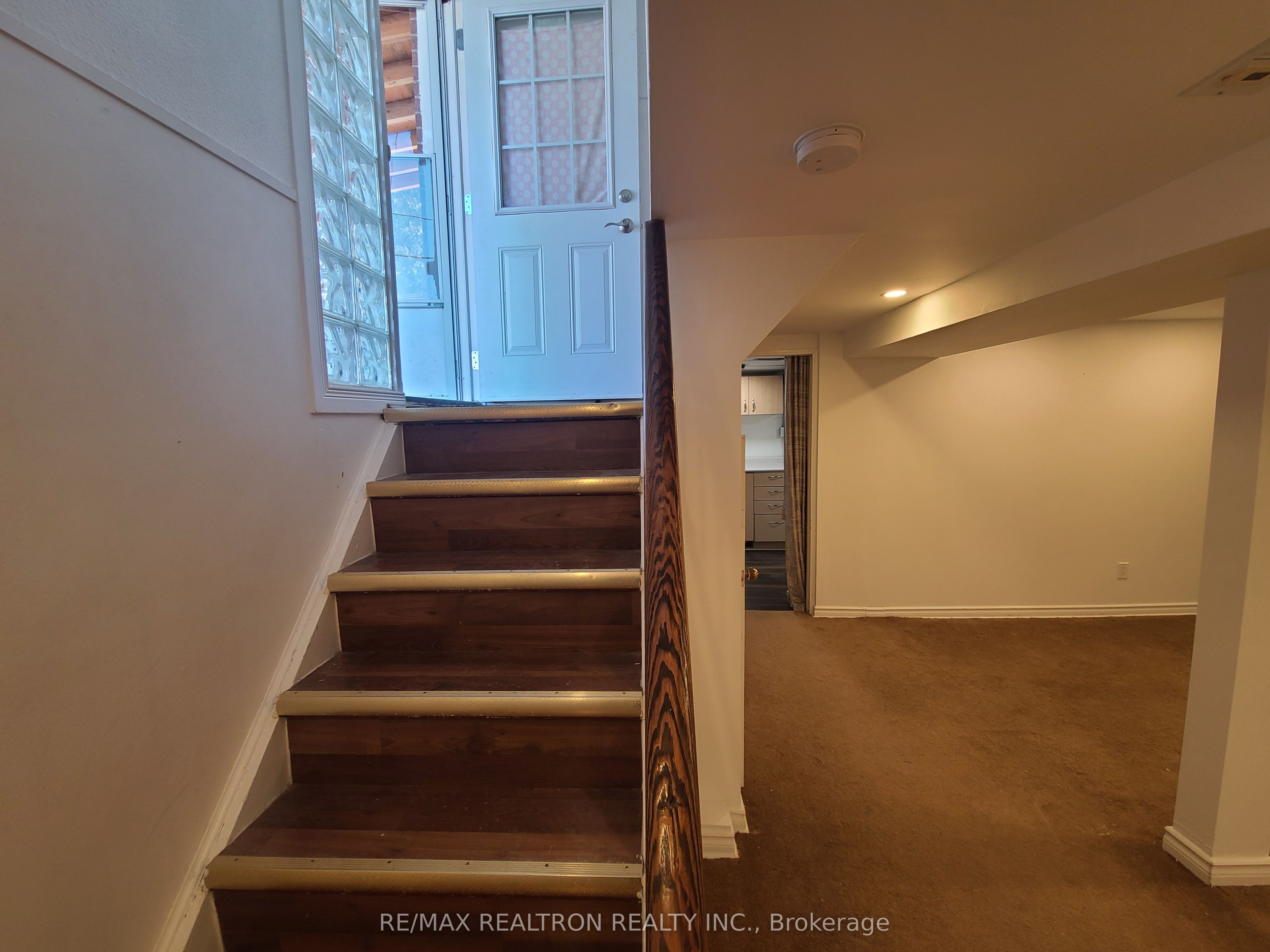 Unit Lower Unit - 23 Glass Drive, Aurora 4