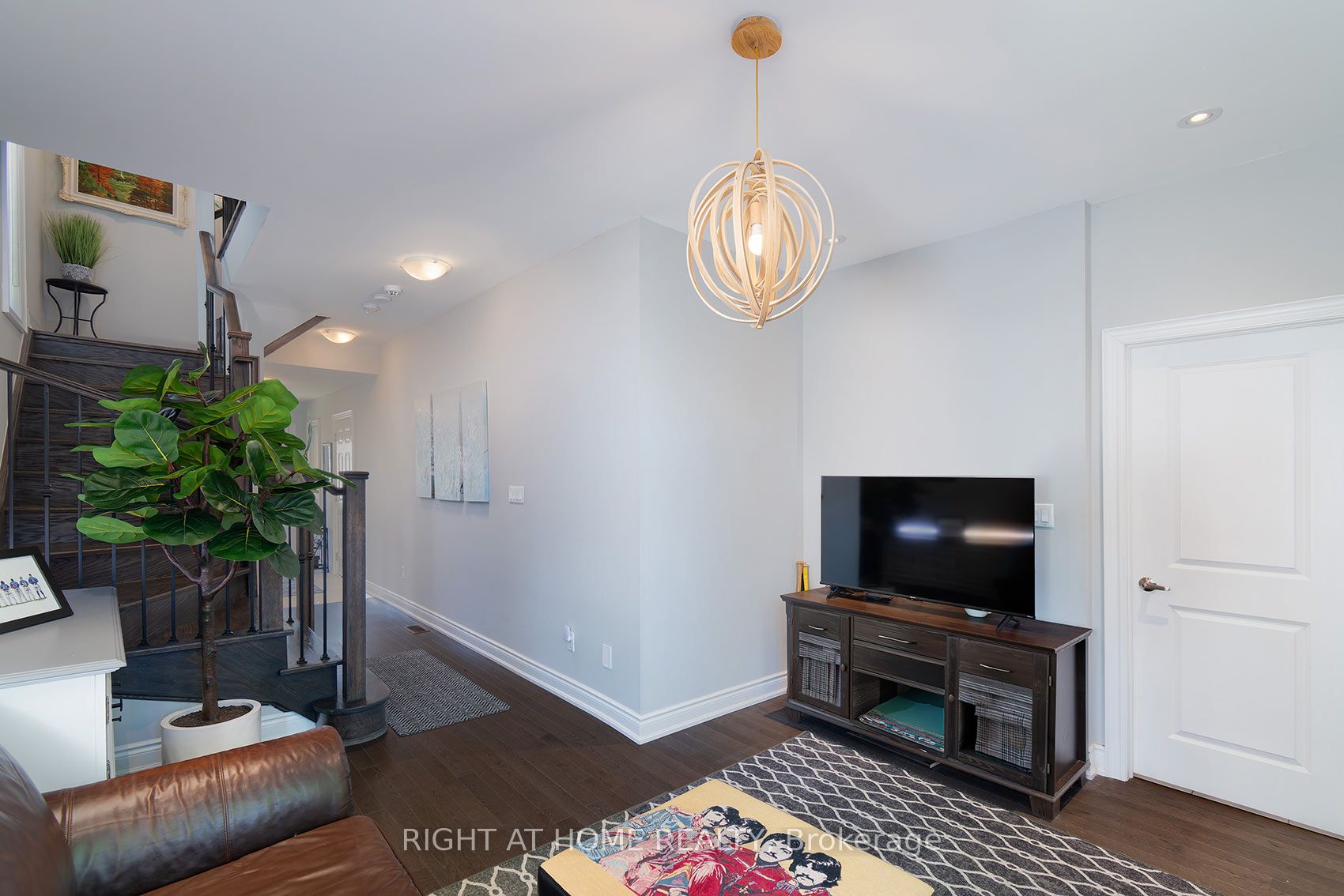 2 Queen Mary Court, Vaughan 5