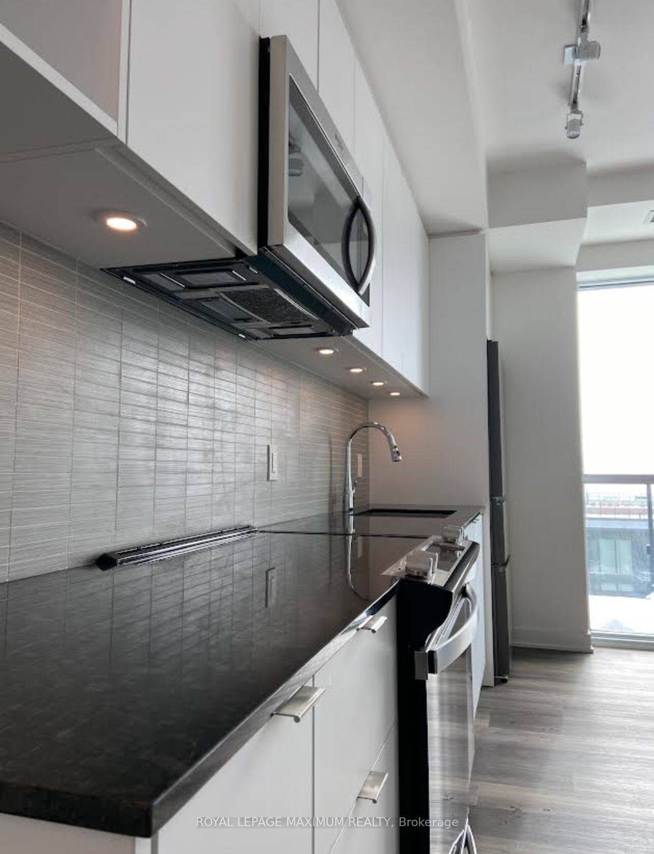 Unit 1012 - 100 Eagle Rock Way, Vaughan 2