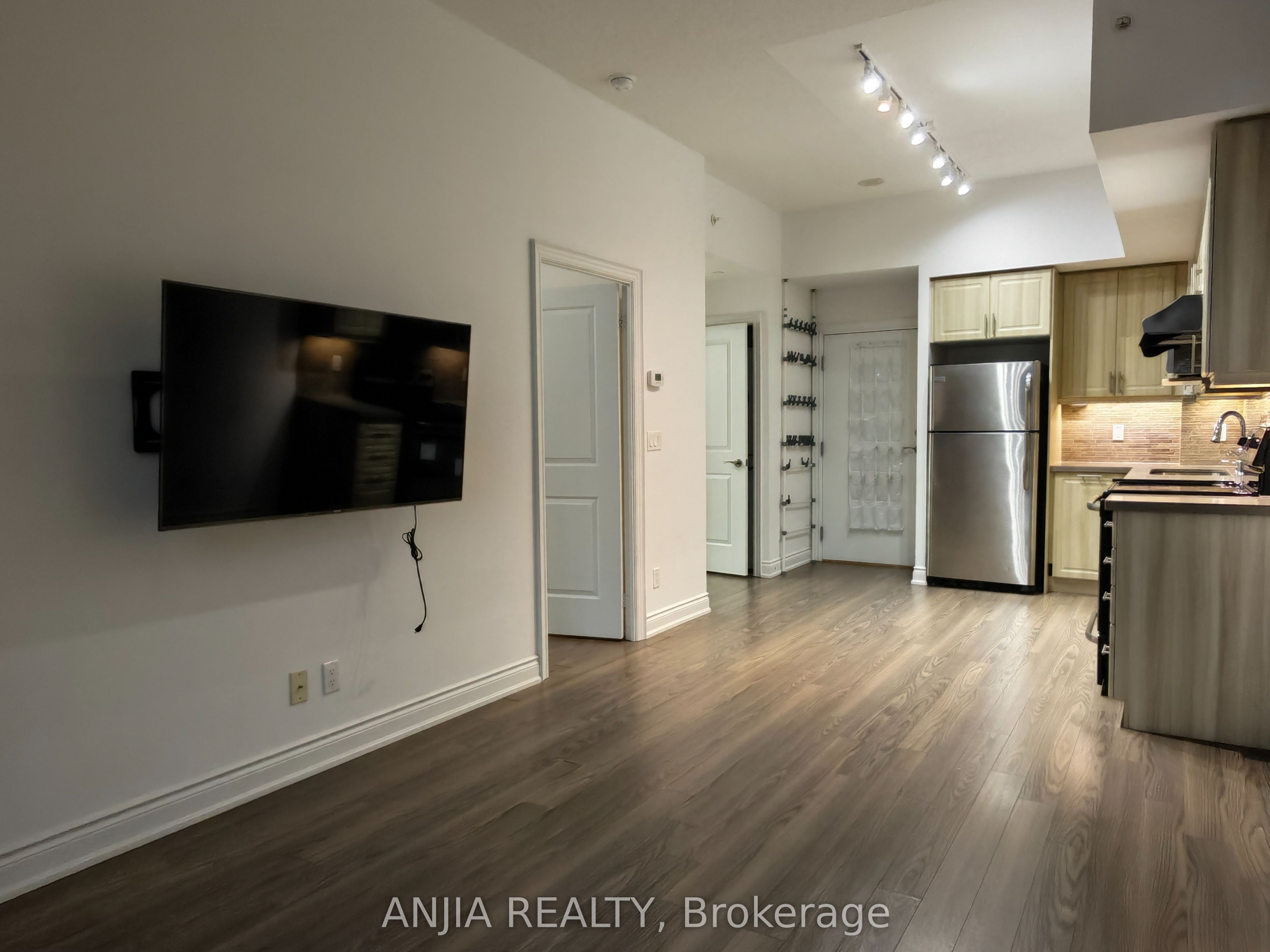 Unit 917 - 89 South Town Centre Boulevard, Markham 5