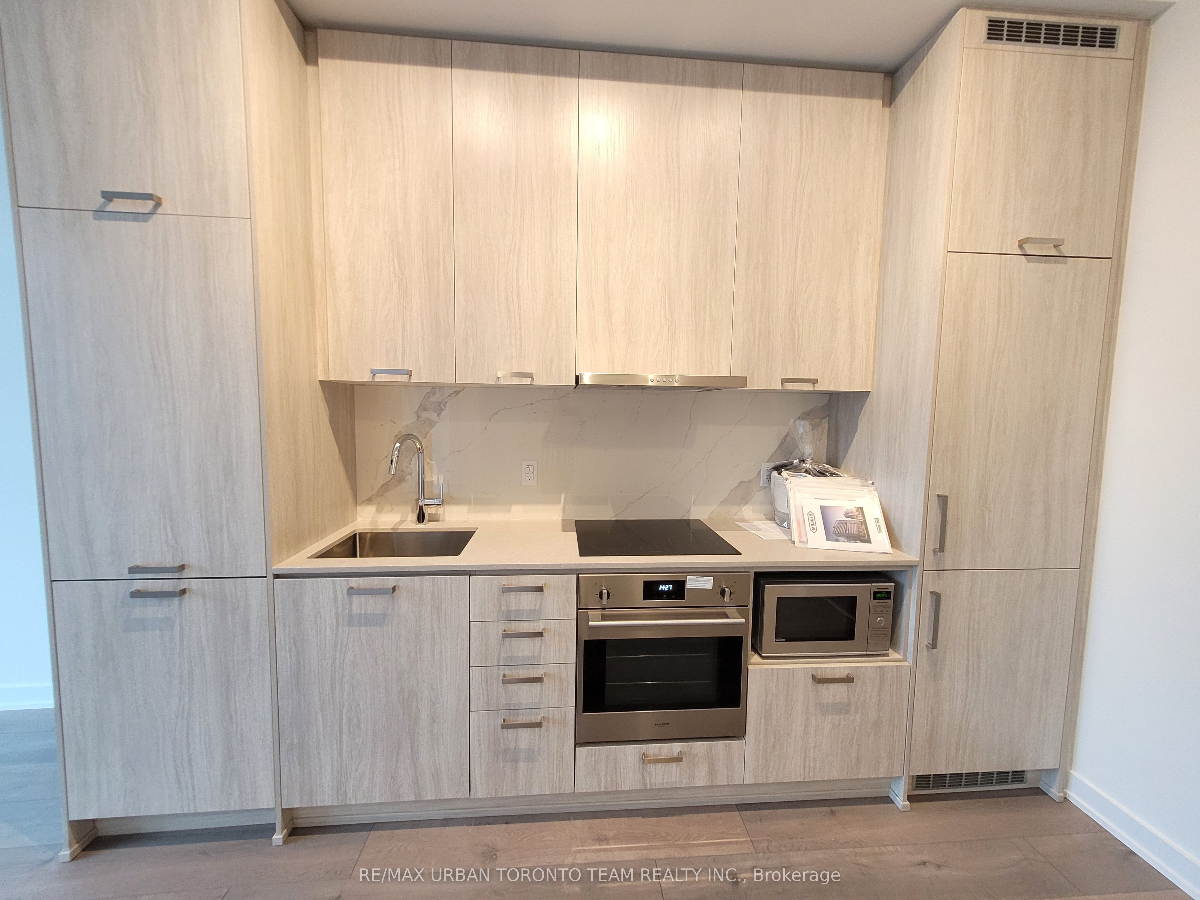 Unit 306 - 10 Honeycrisp Crescent, Vaughan 4