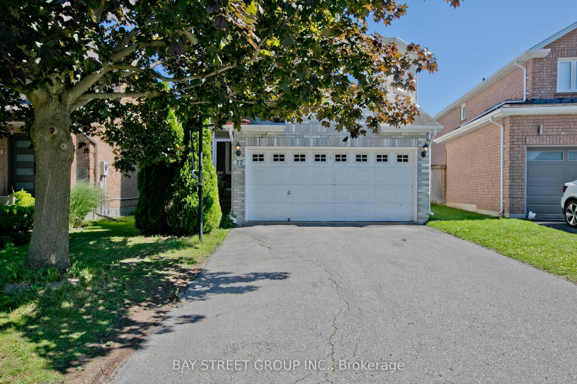 22 Taos Court, Richmond Hill 2