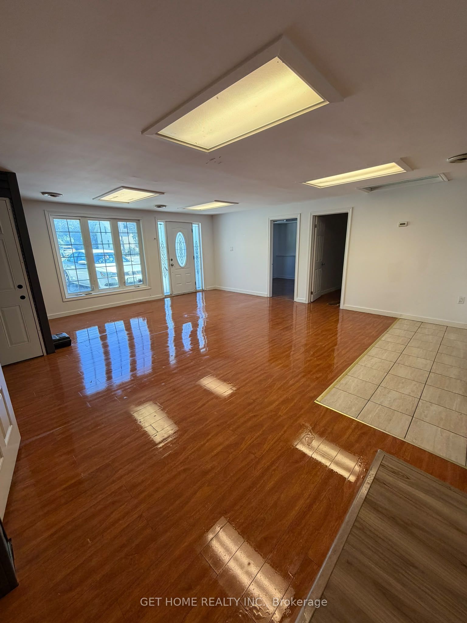 Unit Main - 358 The Queensway S, Georgina 4