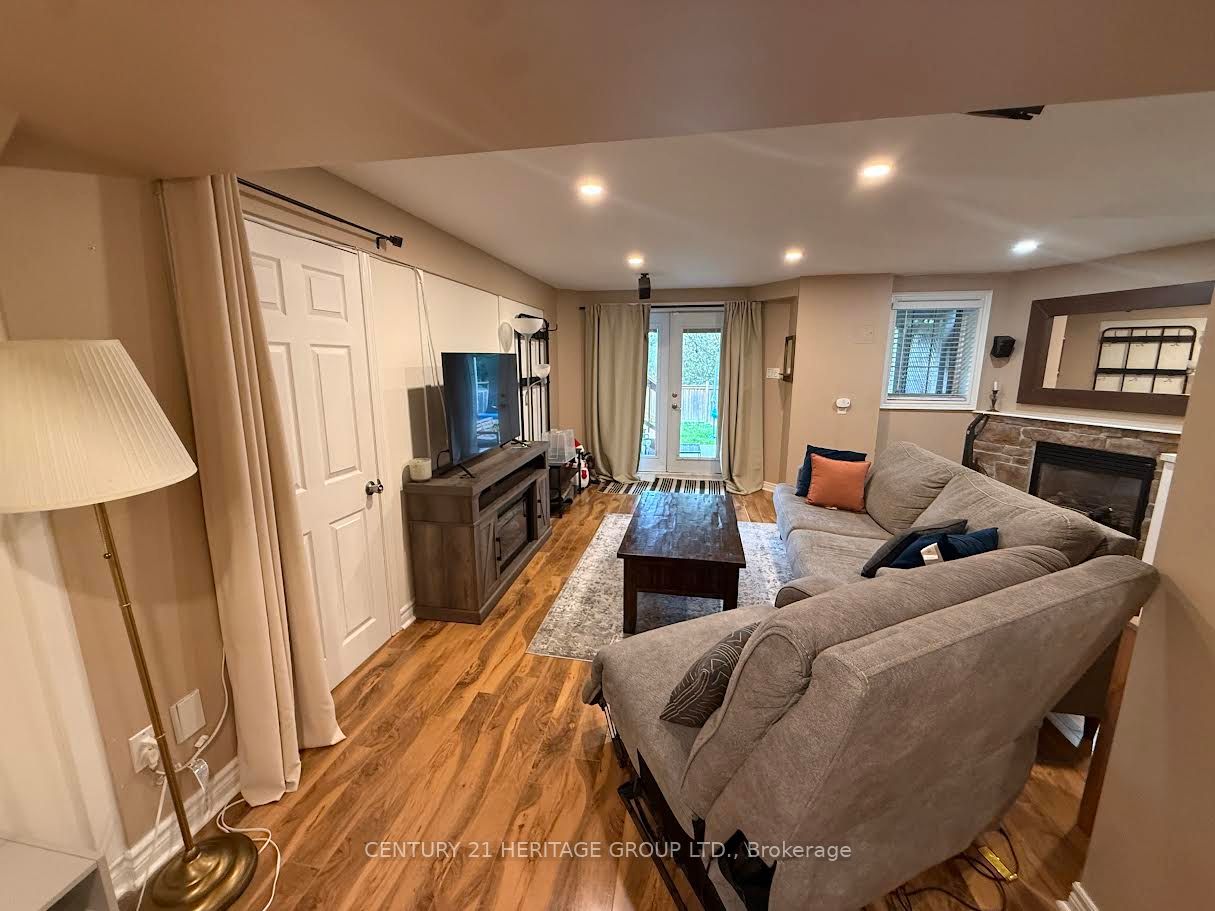 Unit Bsmt - 154 Hollandview Trail, Aurora 3
