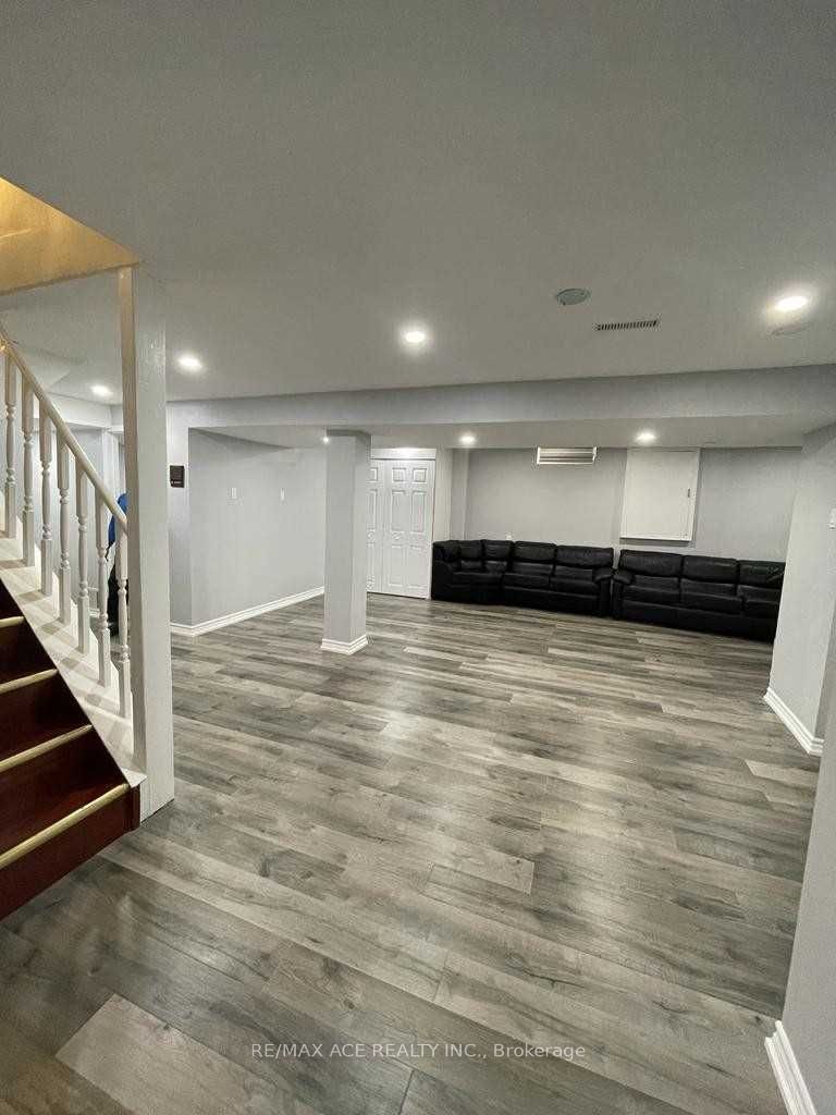 Unit BSMT - 304 Russet Way, Vaughan 4