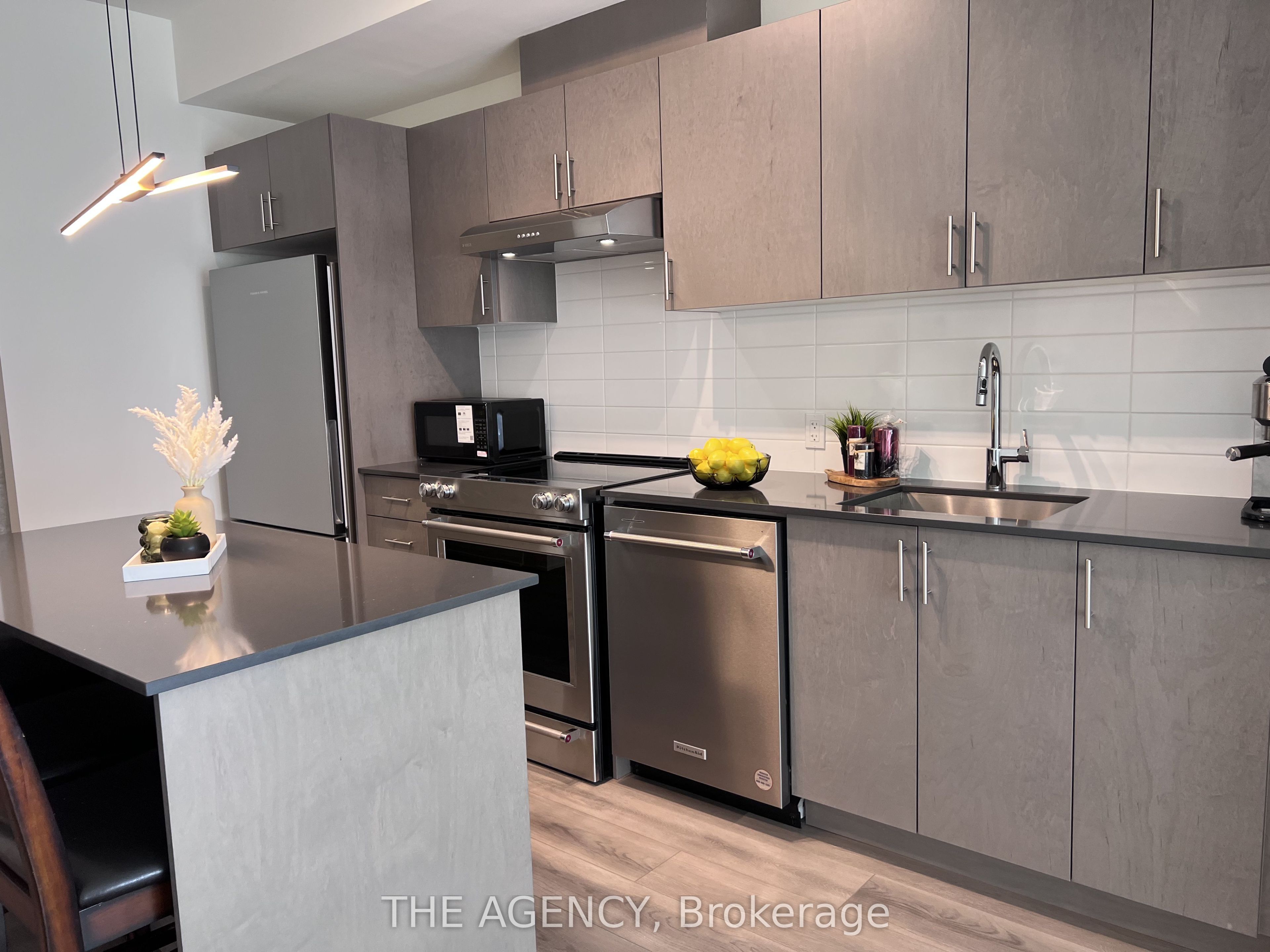 Unit 1402 - 8960 Jane Street E, Vaughan 3